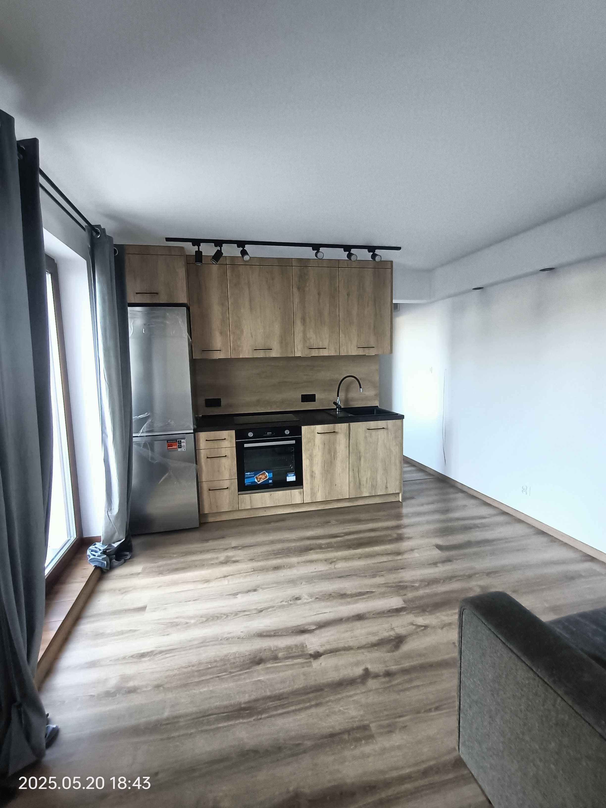 New, elegant 3-room apartment near city center with modern amenities