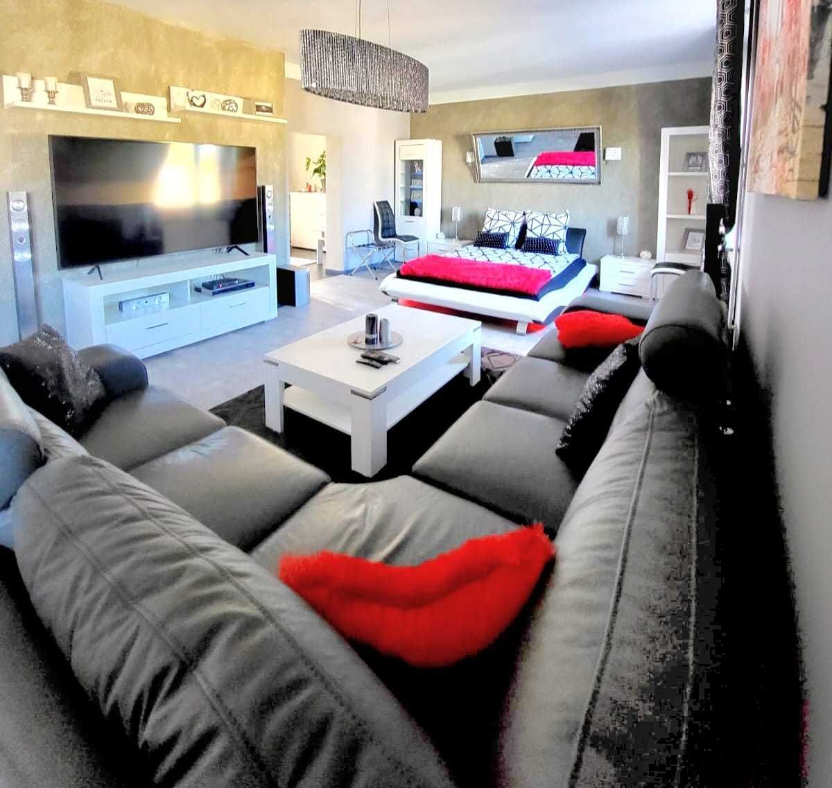 Stylish Luxury Apartments Near City Center with Modern Amenities