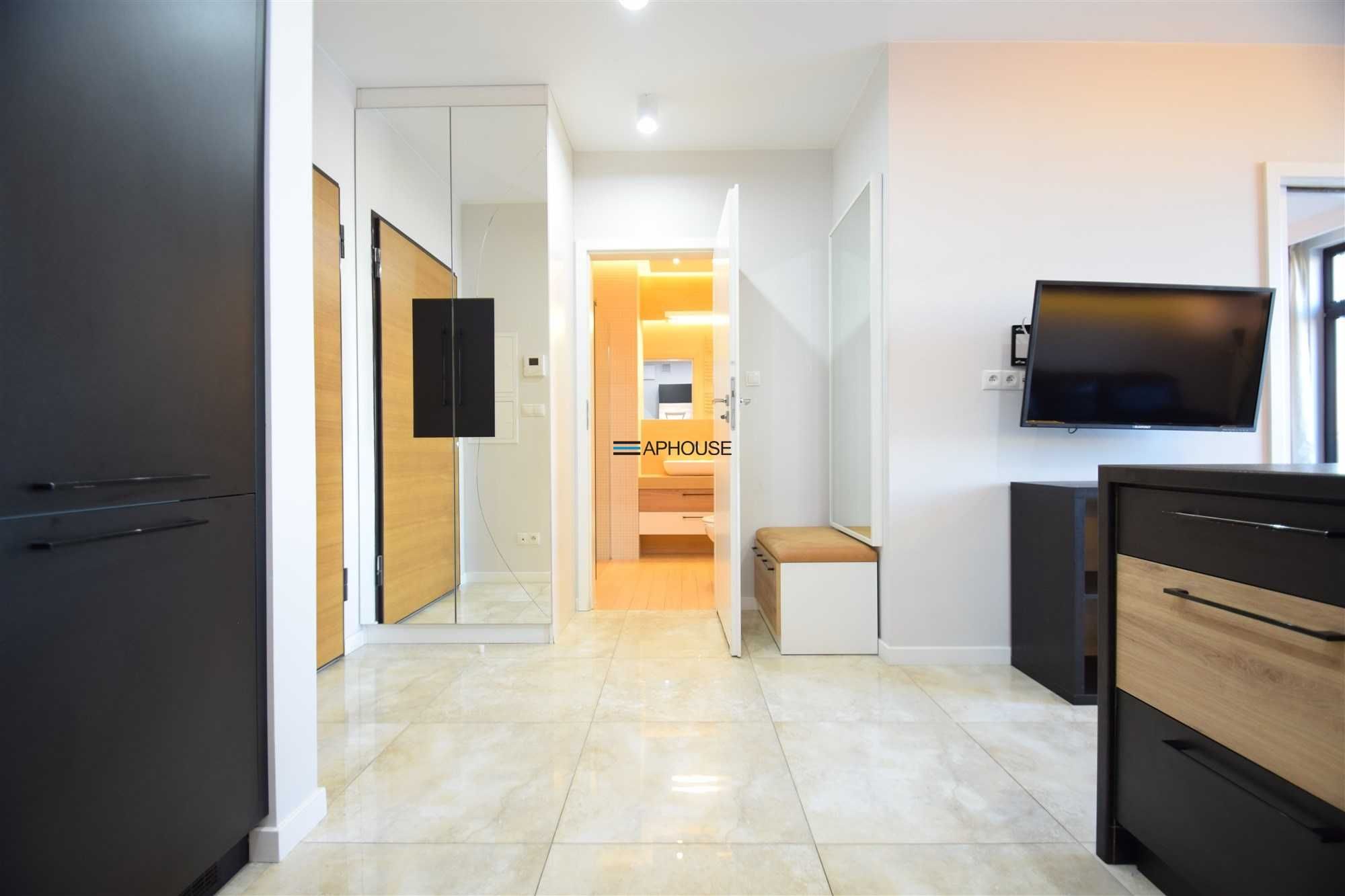 2-Bedroom Apartment with Large Balcony in Stare Podgórze, Krakow