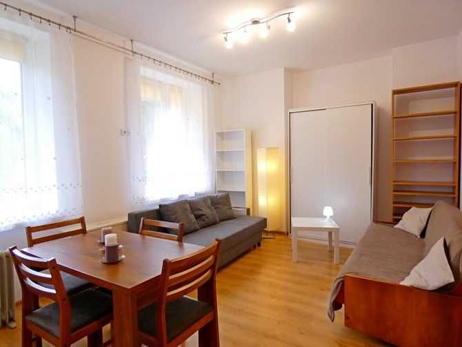 Cozy 27m² Apartment near Wawel in Krakow with Green Surroundings