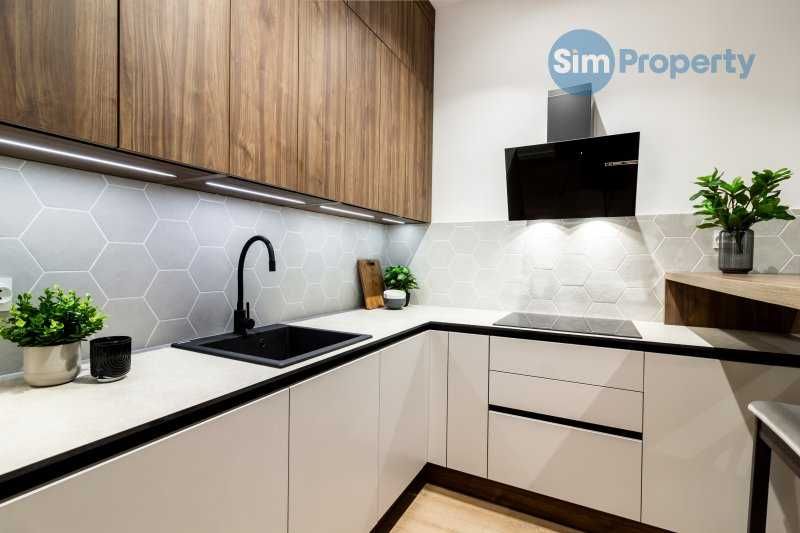 Modern Studio with Coworking Near Market Square