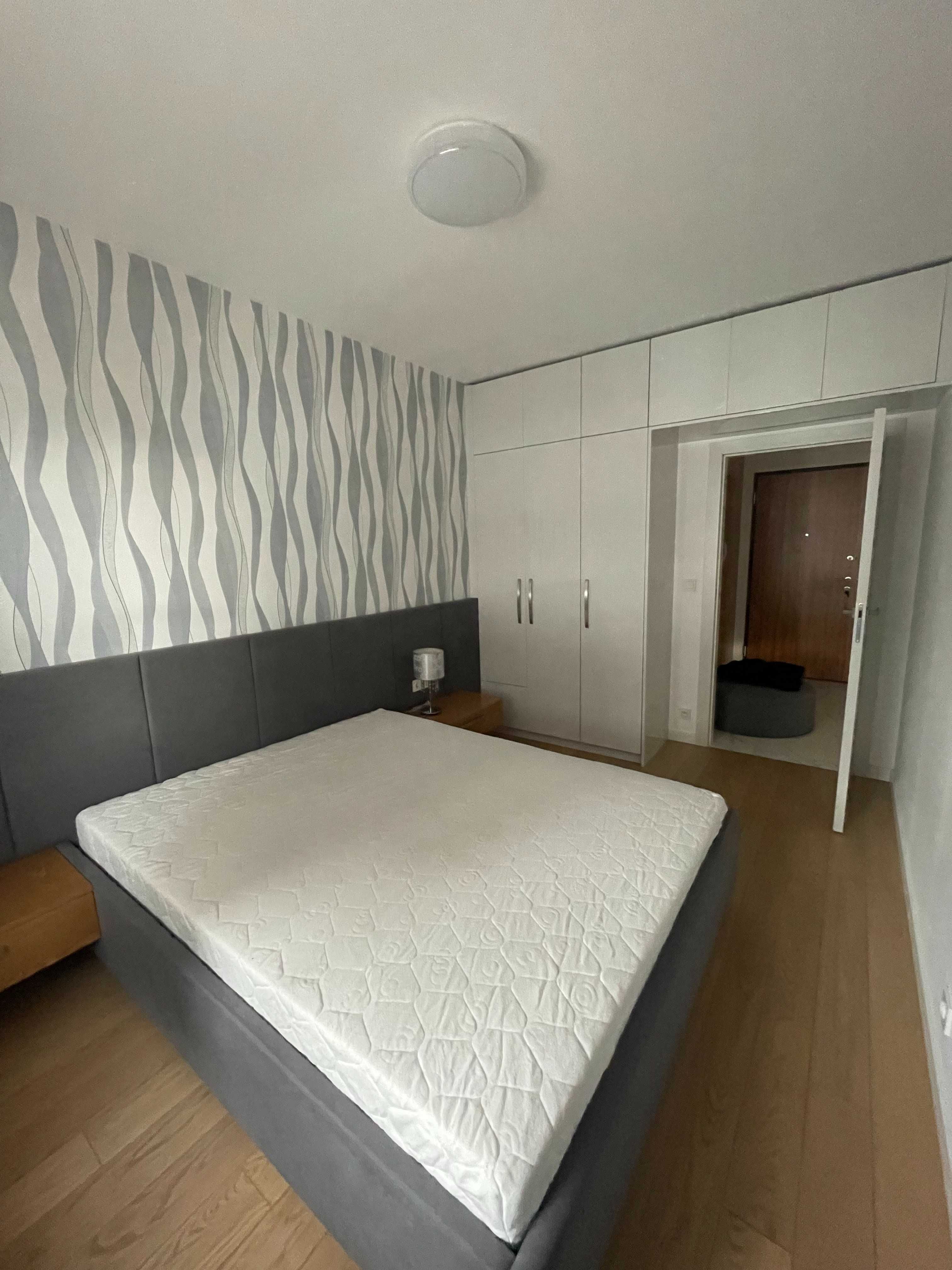 Modern 2-Bed Apartment with Parking in Mokotow