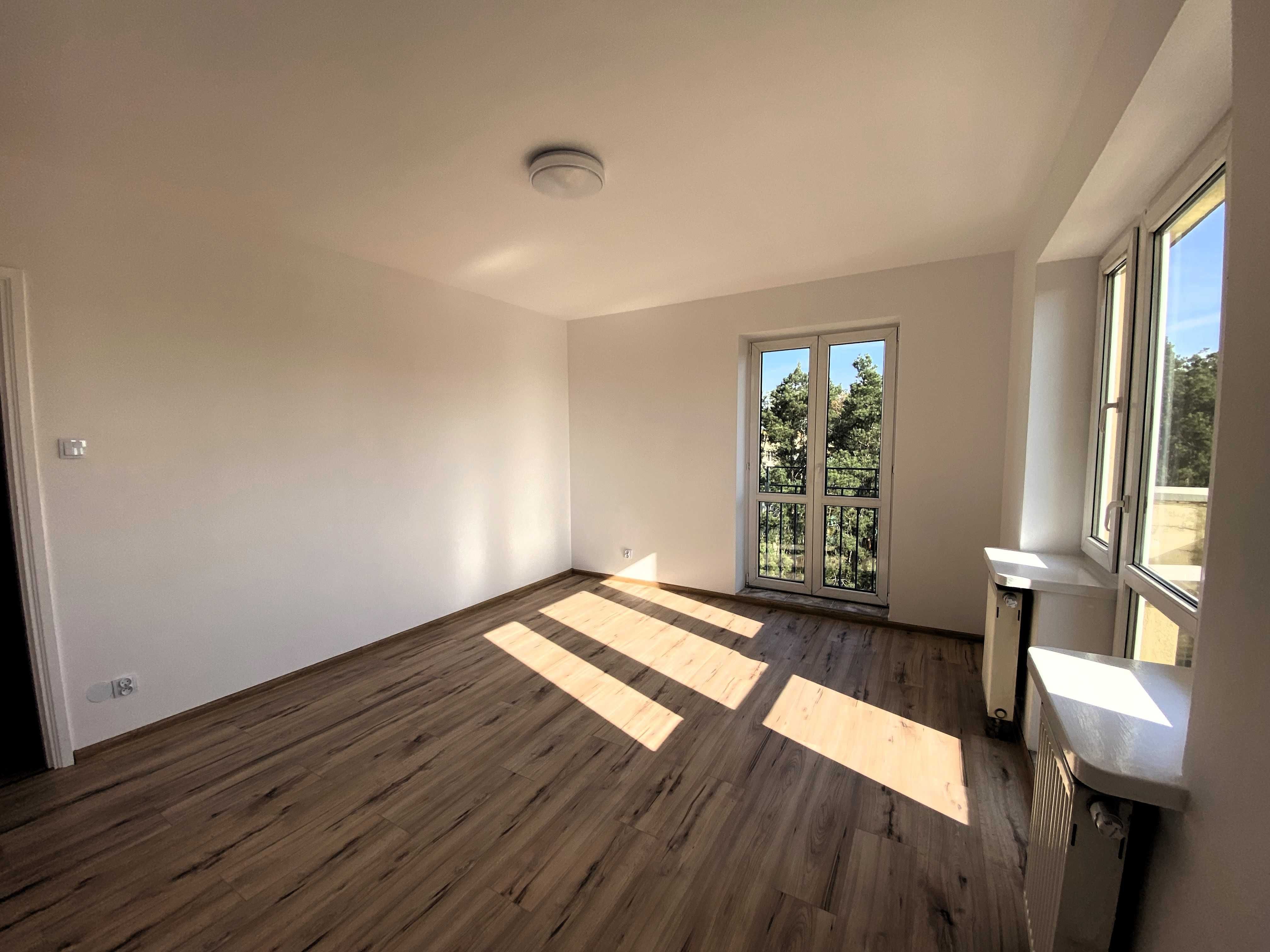 Compact Studio Apartment near Morasko Campus with Balcony