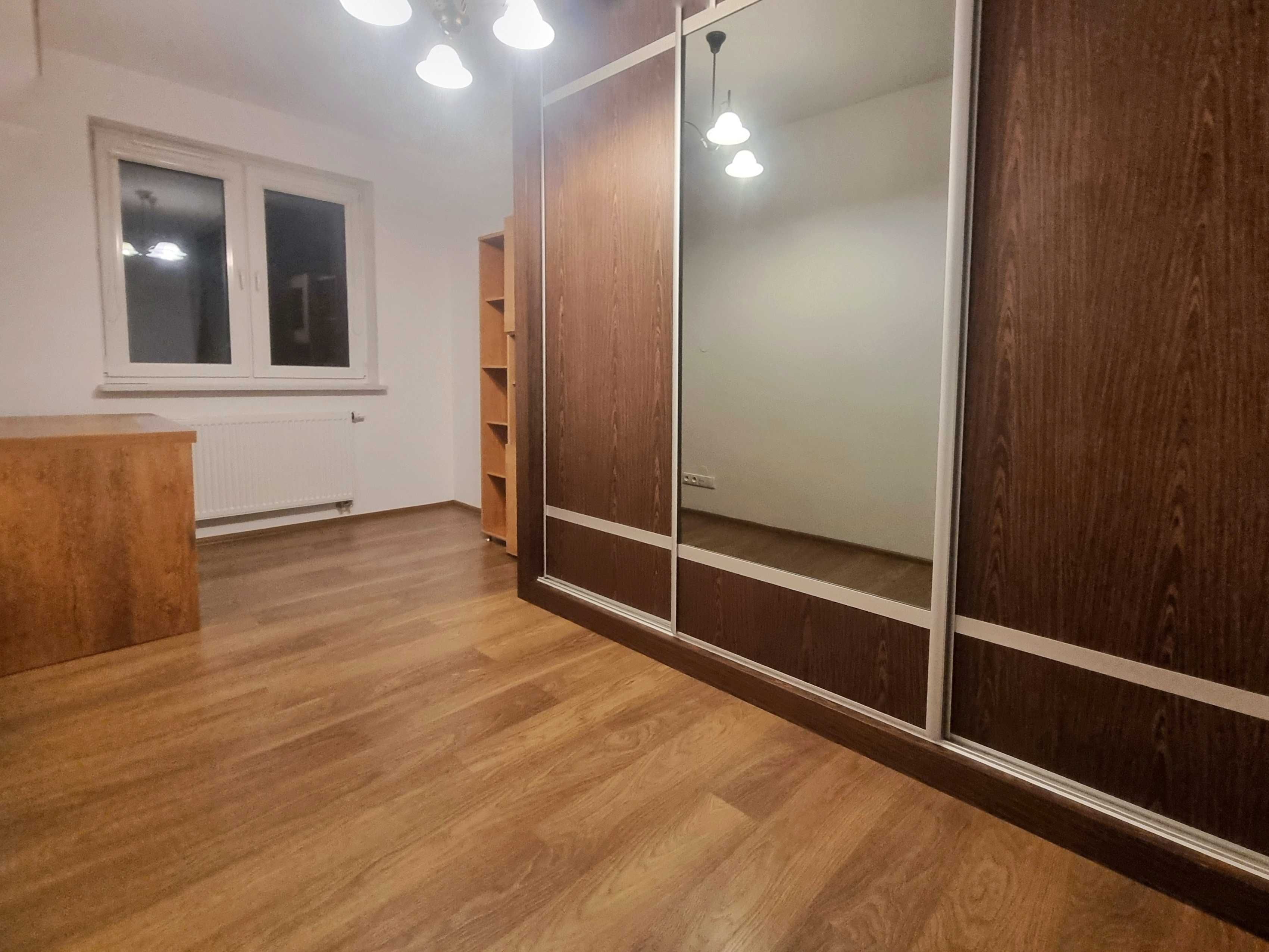 Modern 2-Bed Apartment Near Metro with Parking
