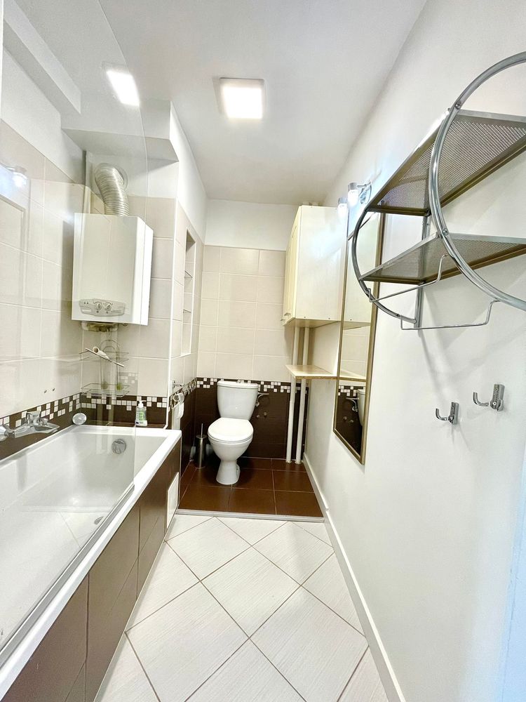 Renovated 2-Bedroom Apartment with Balcony Near Park