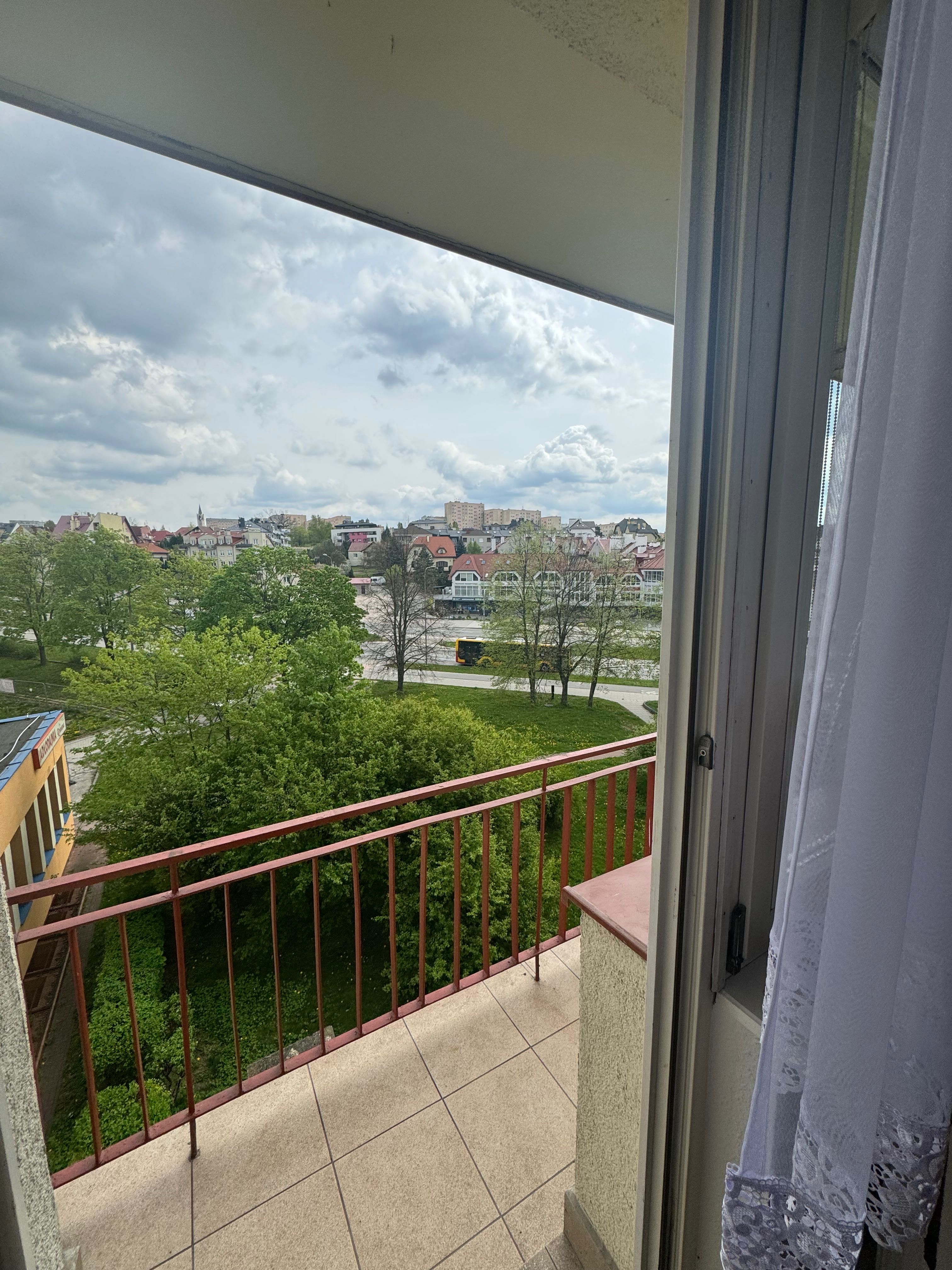 Cozy Studio Apartment Near Lake with Balcony