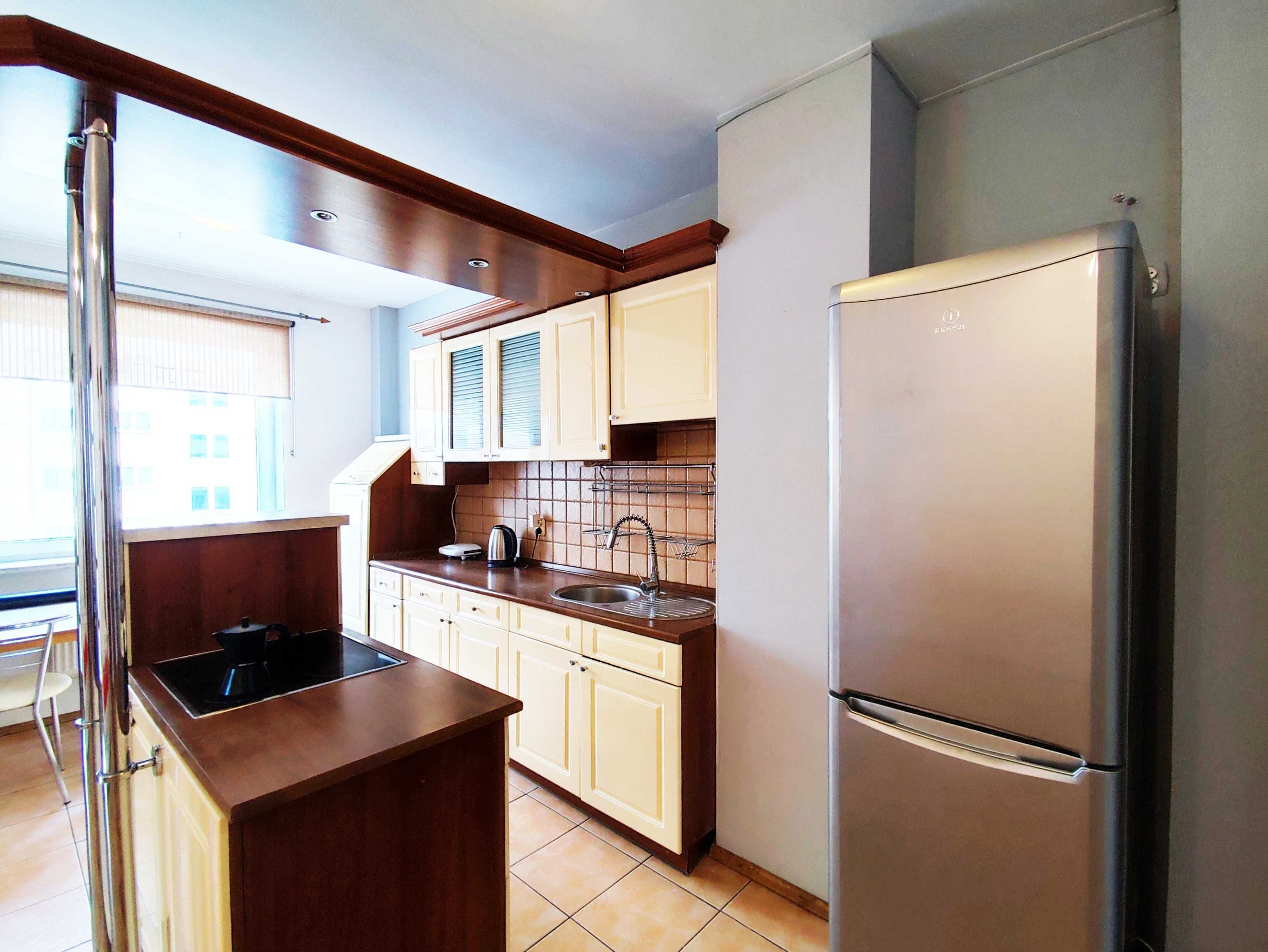 Modern 2-Bedroom Apartment Near Metro with Balcony
