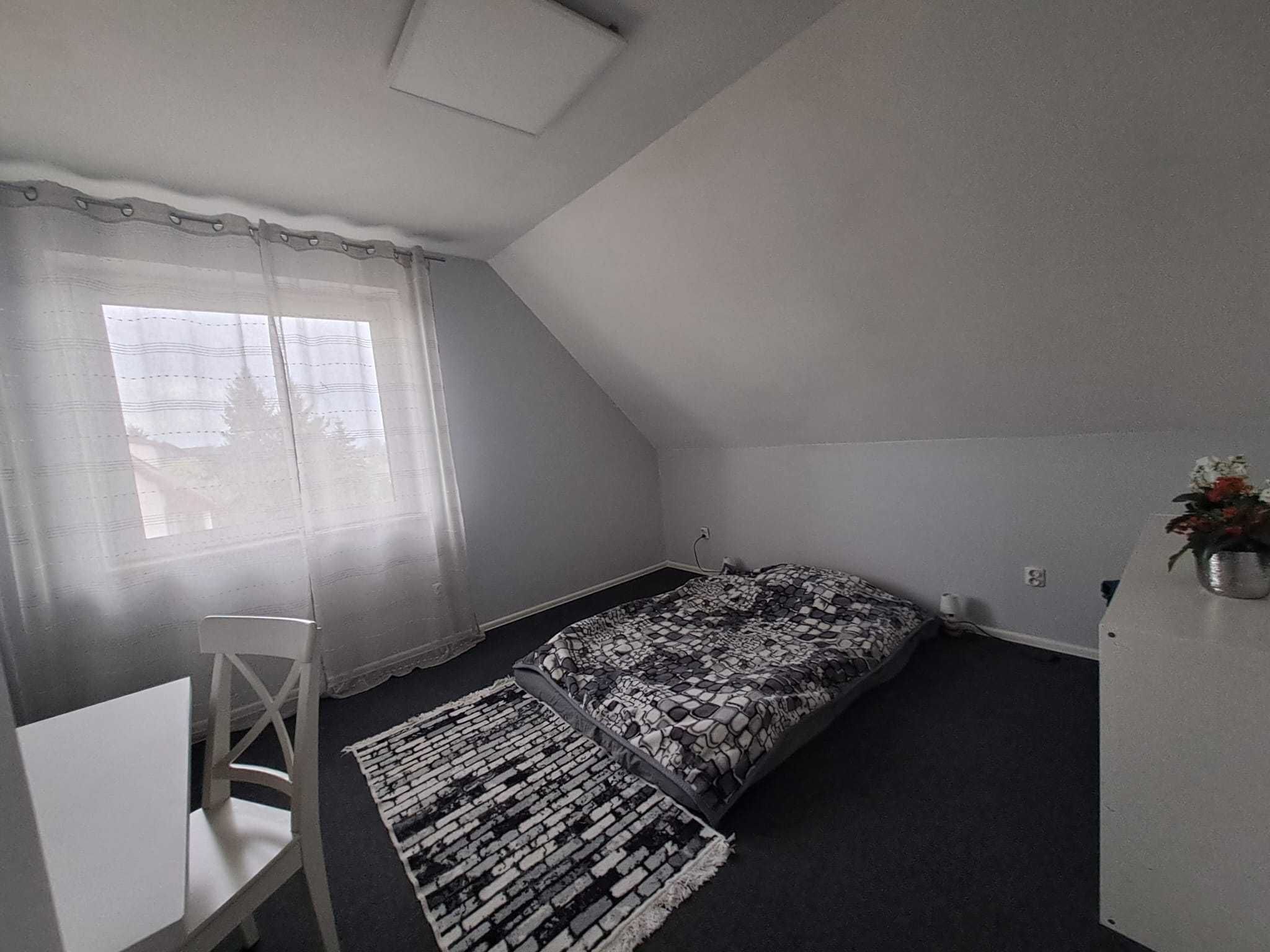 Two rooms for rent in family house in Sadkow