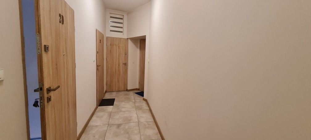 Толық жабдықталған 2 бөлмелі пәтер, ас үй және жуынатын бөлмесі бар