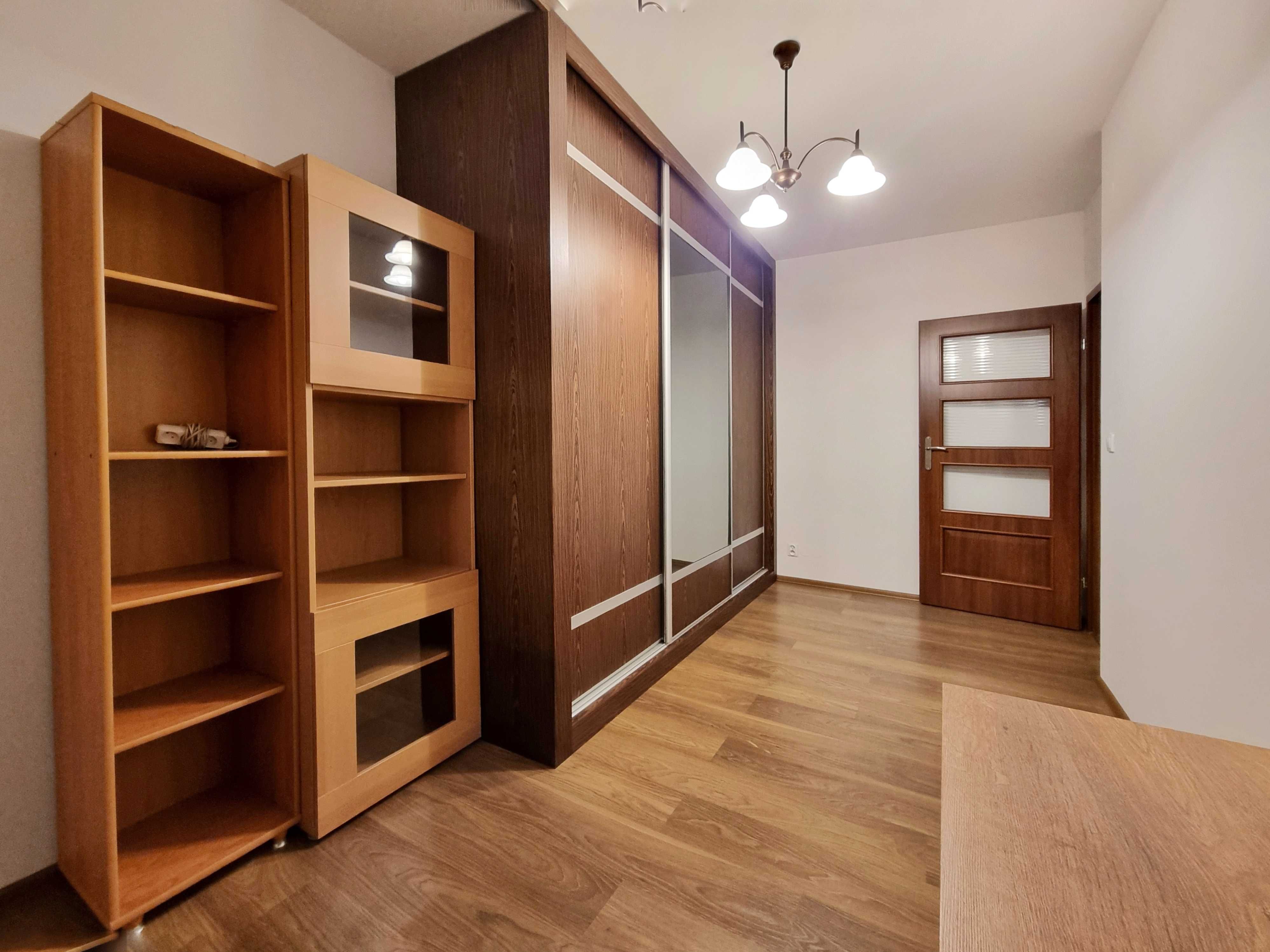 Modern 2-Bed Apartment Near Metro with Parking