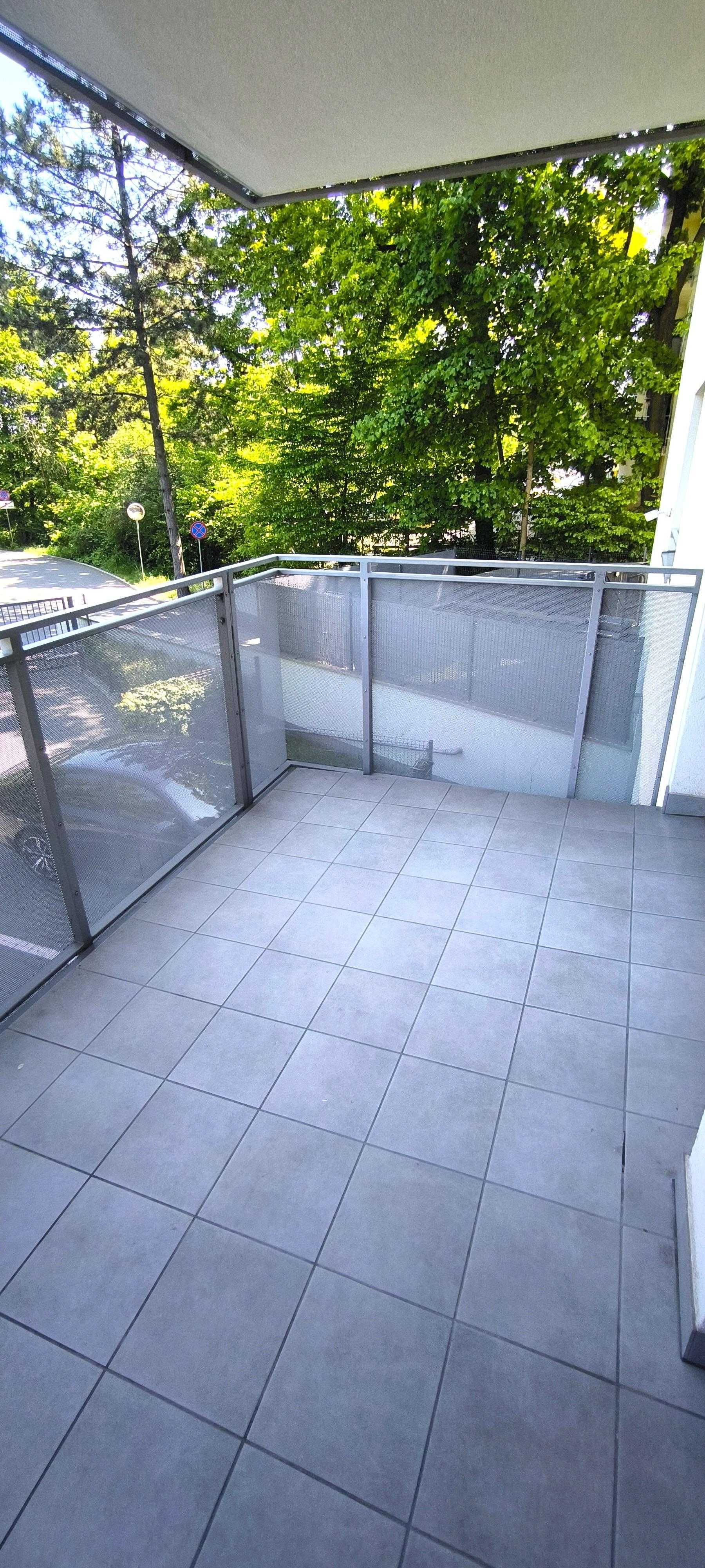 Modern 3-Room Apartment with Balcony near Public Transport