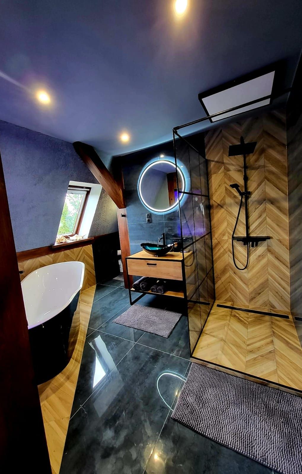 Stylish Luxury Apartments Near City Center with Modern Amenities