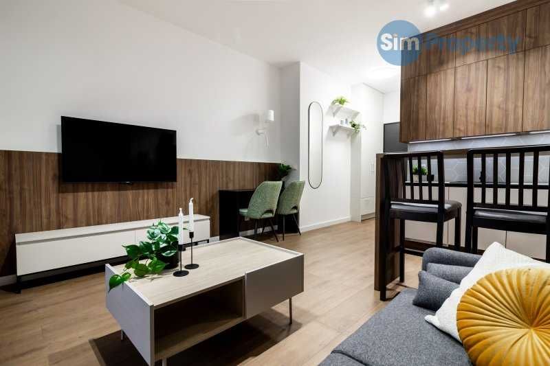 Modern Studio with Coworking Near Market Square