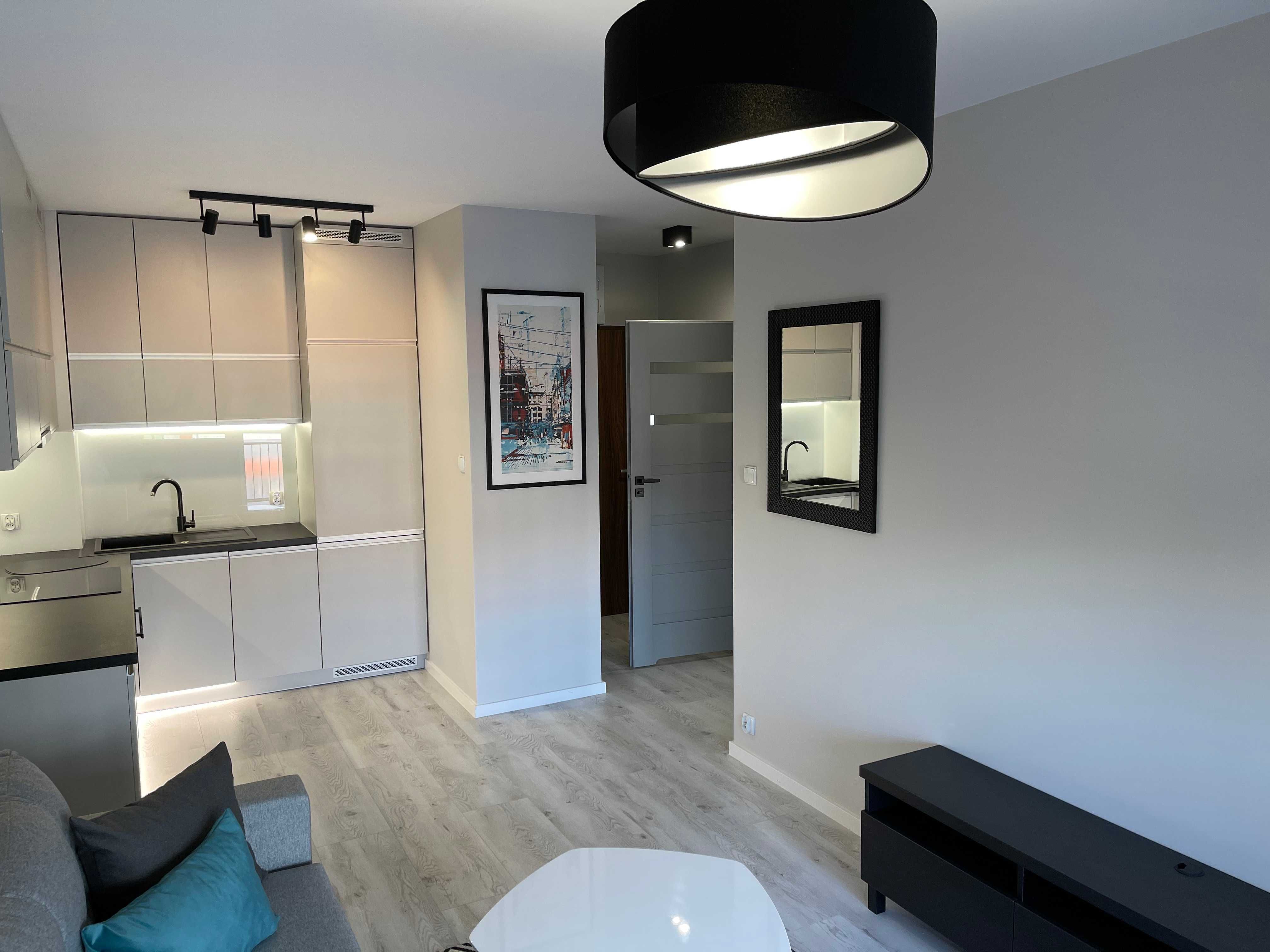 Modern Air-Conditioned 2-Bed Apartment with Balcony