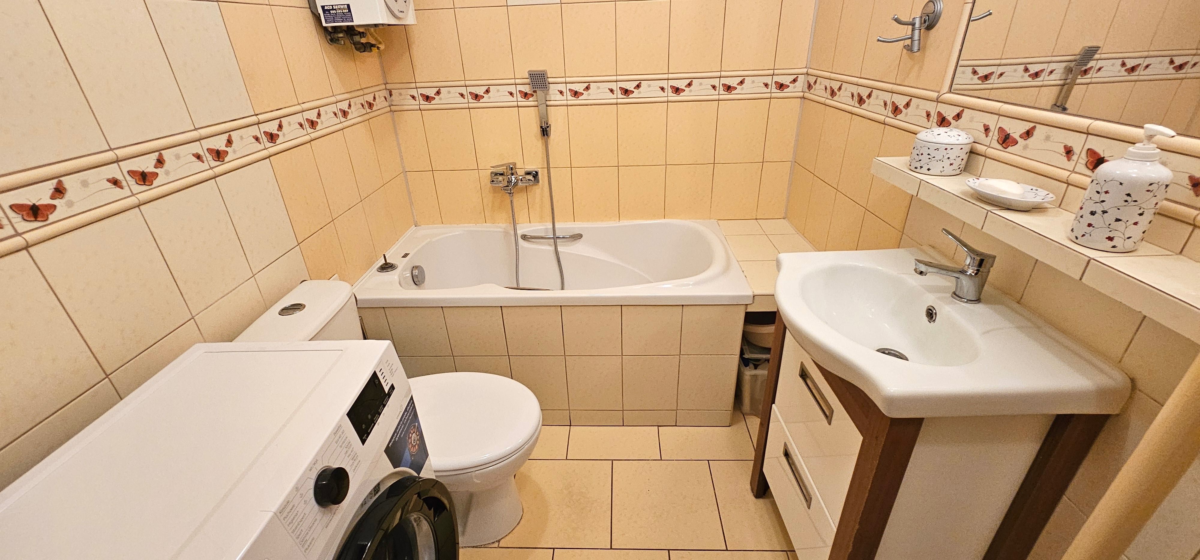 Three-Room Apartment Near City Center with Balcony
