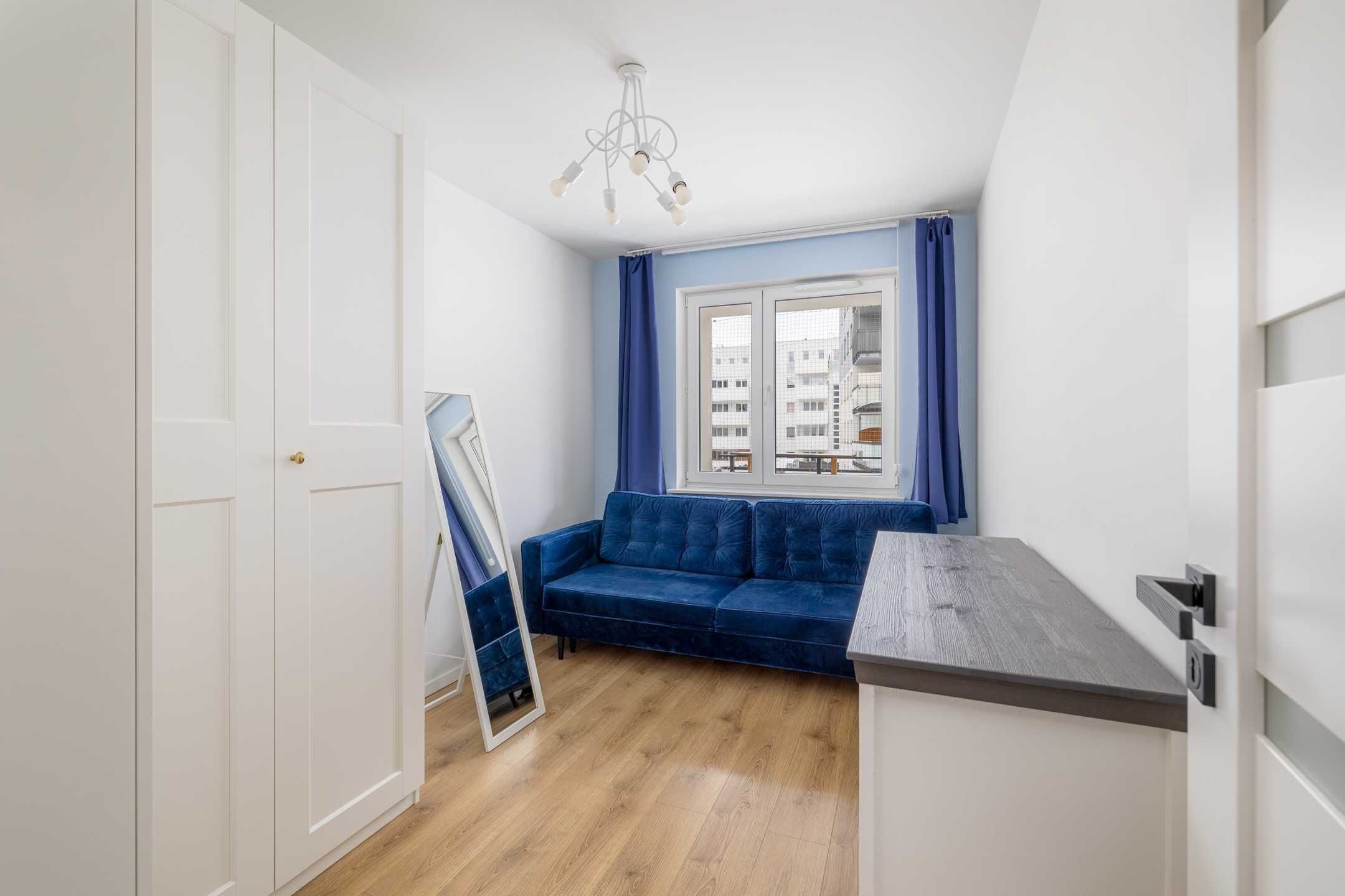 Modern 2-Bed Apartment with Balcony and Parking