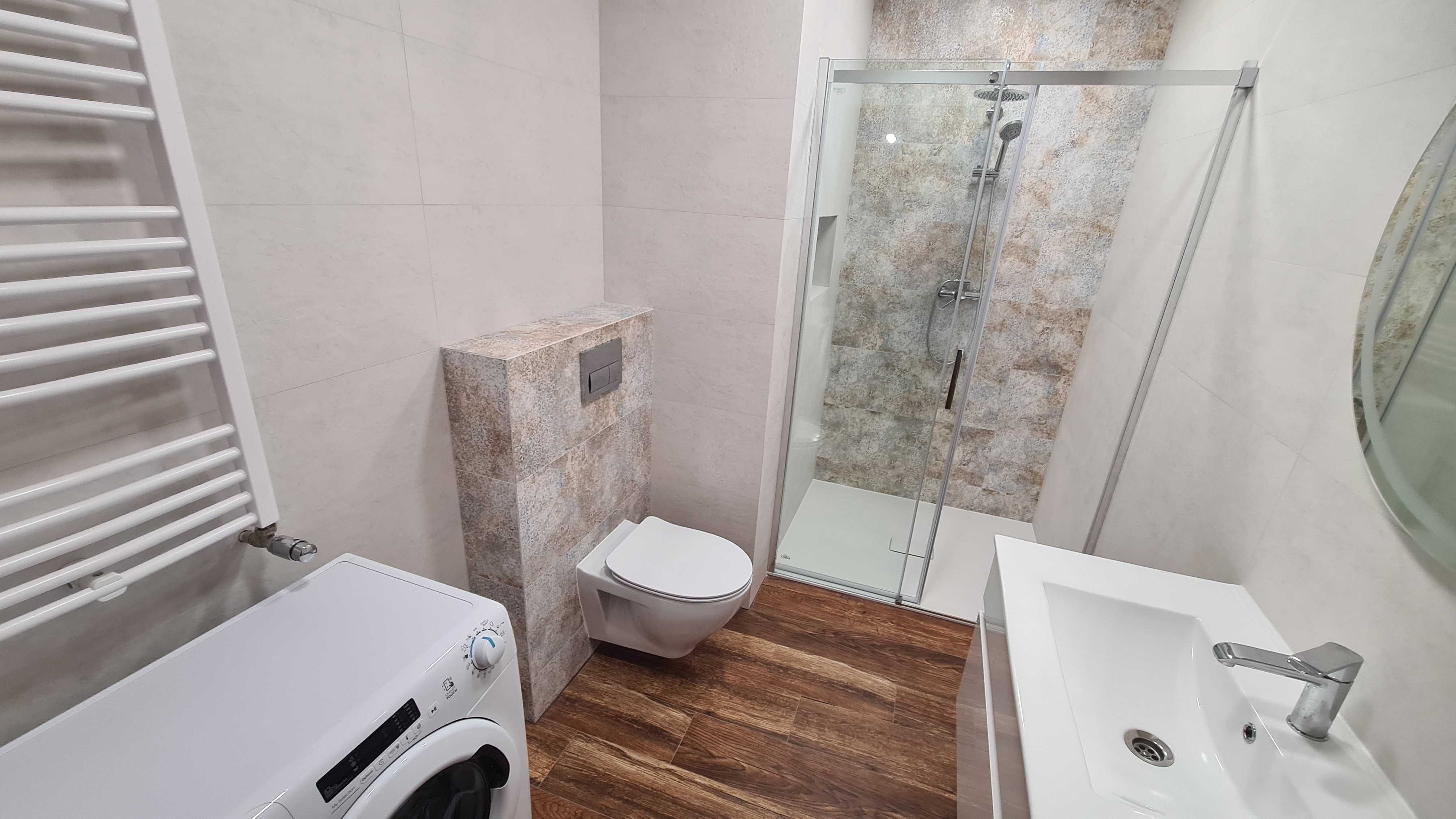 Modern 2-Bed Apartment with Parking and Balcony
