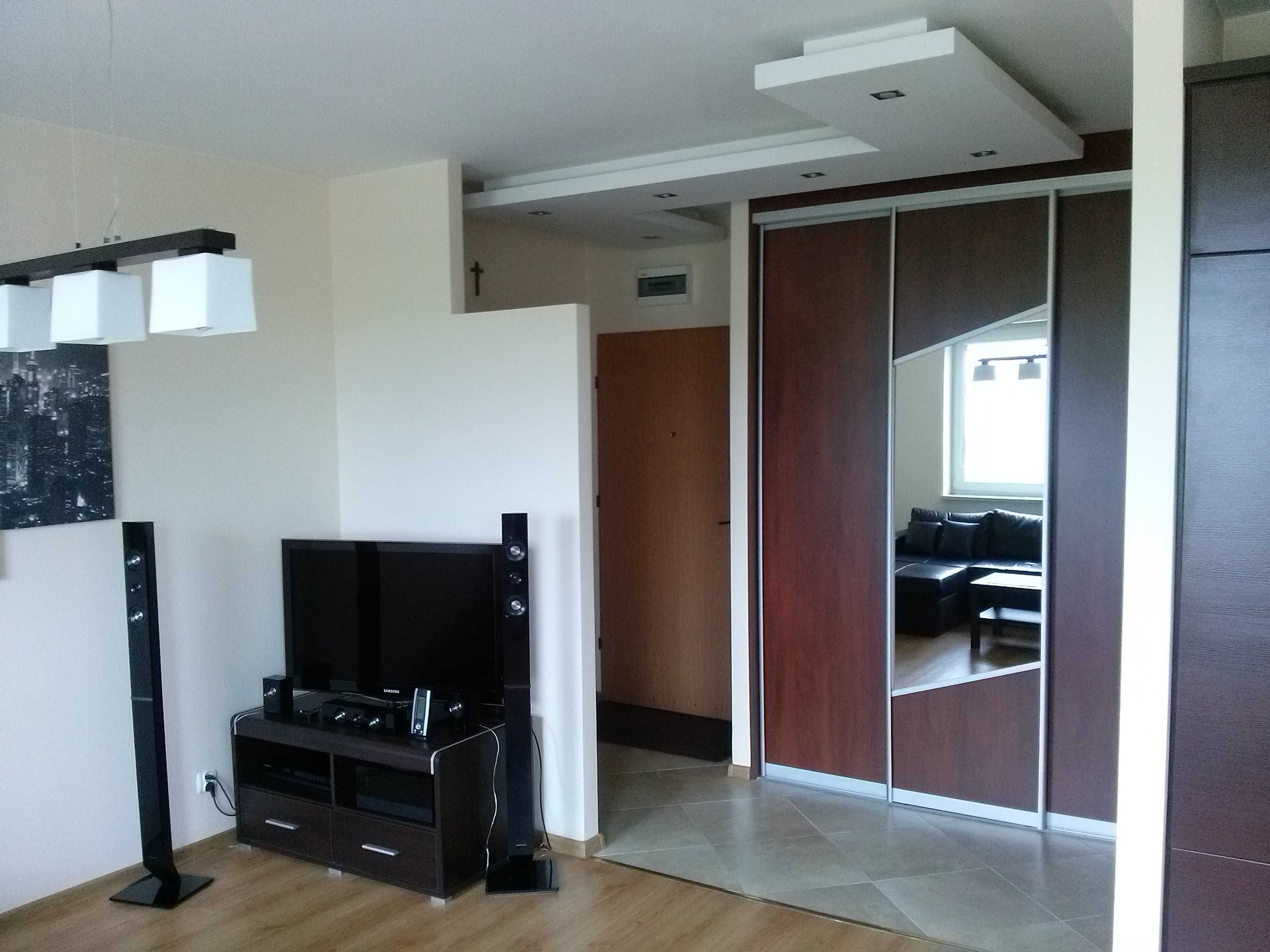 Modern 2-Bedroom Apartment with Balcony Near Mall