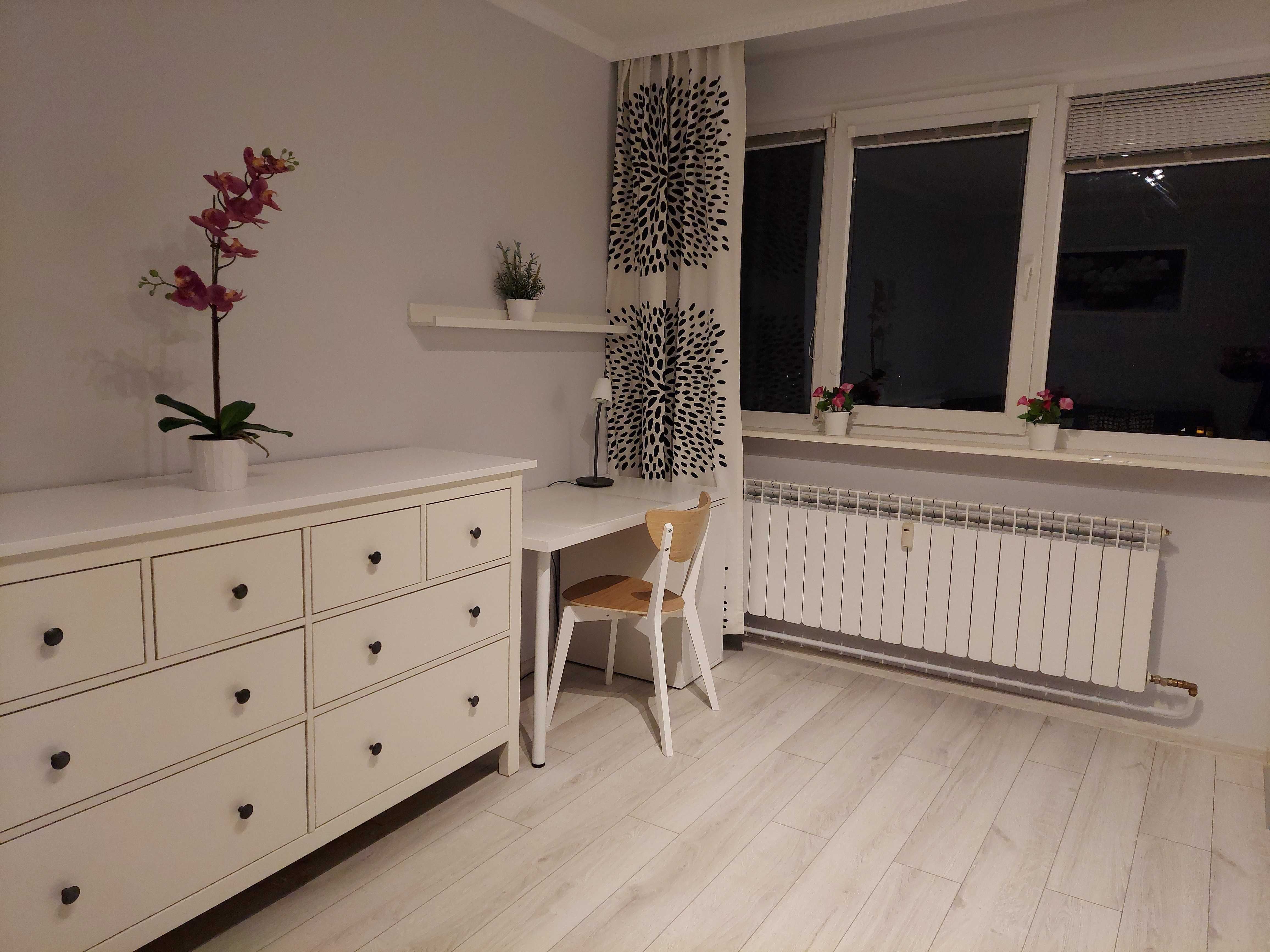 Modern Studio Near Parliament with Park Views