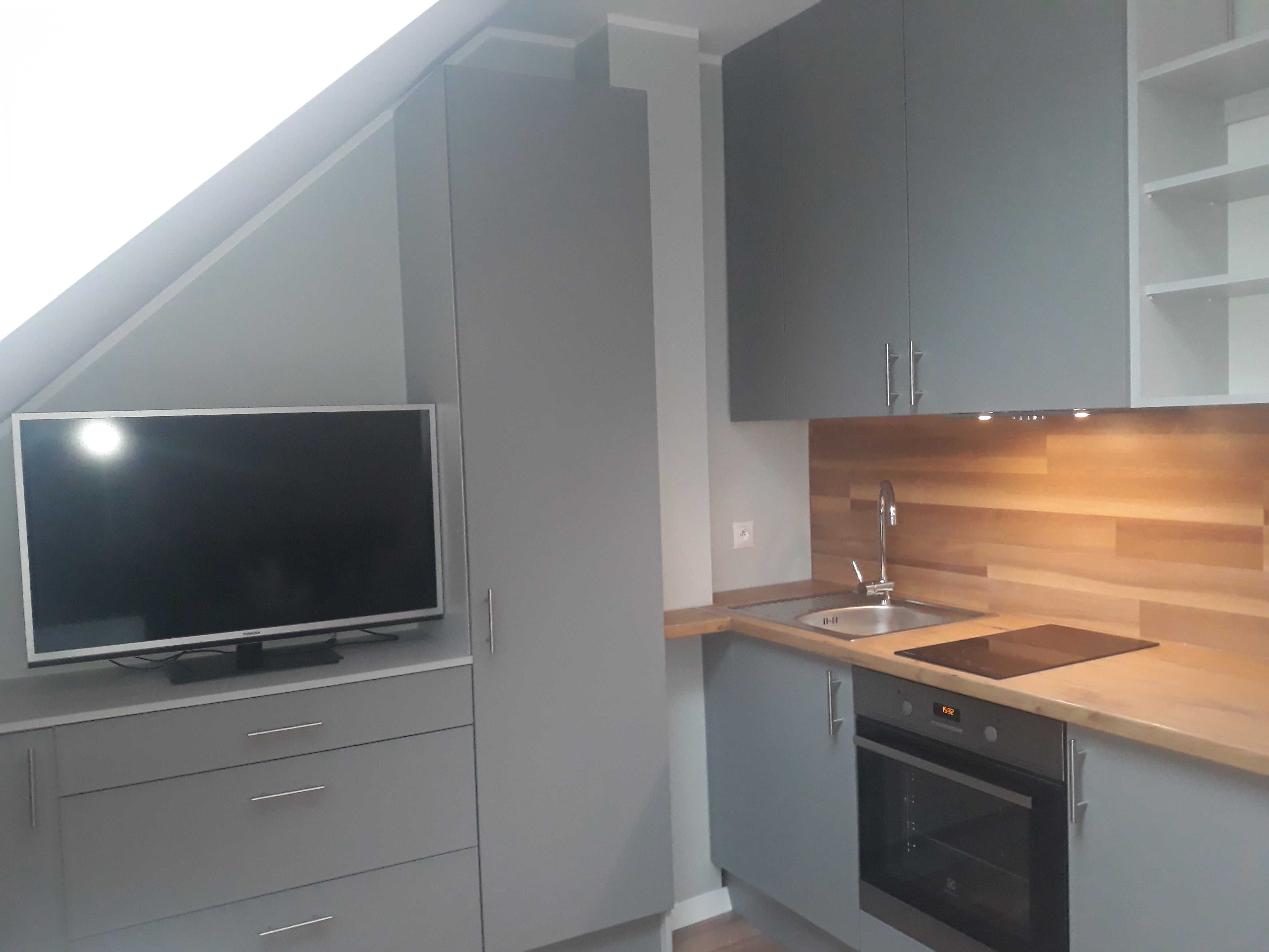 Modern Studio Apartment with Parking and Transport Links