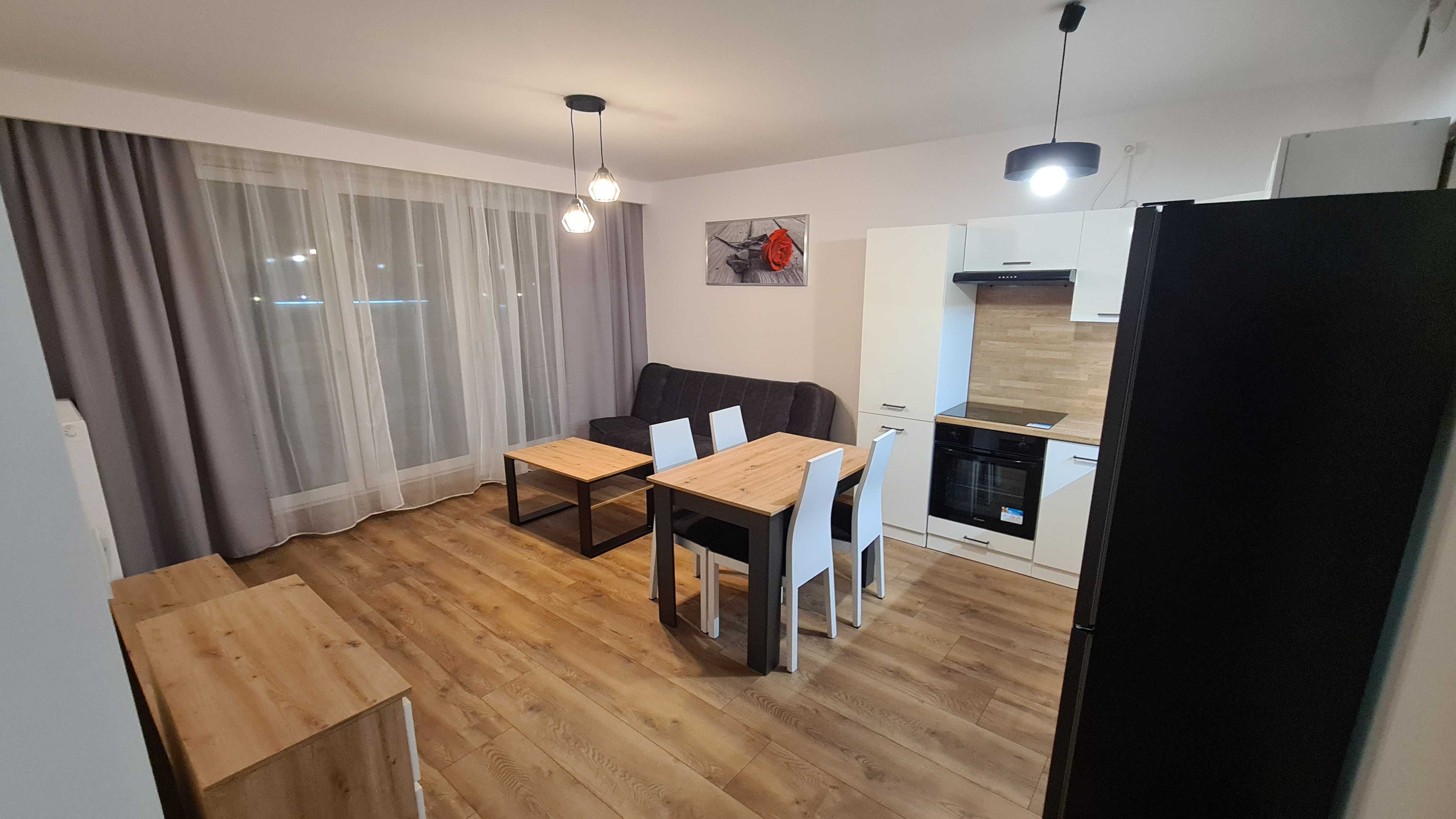 Modern 2-Bed Apartment with Parking and Balcony