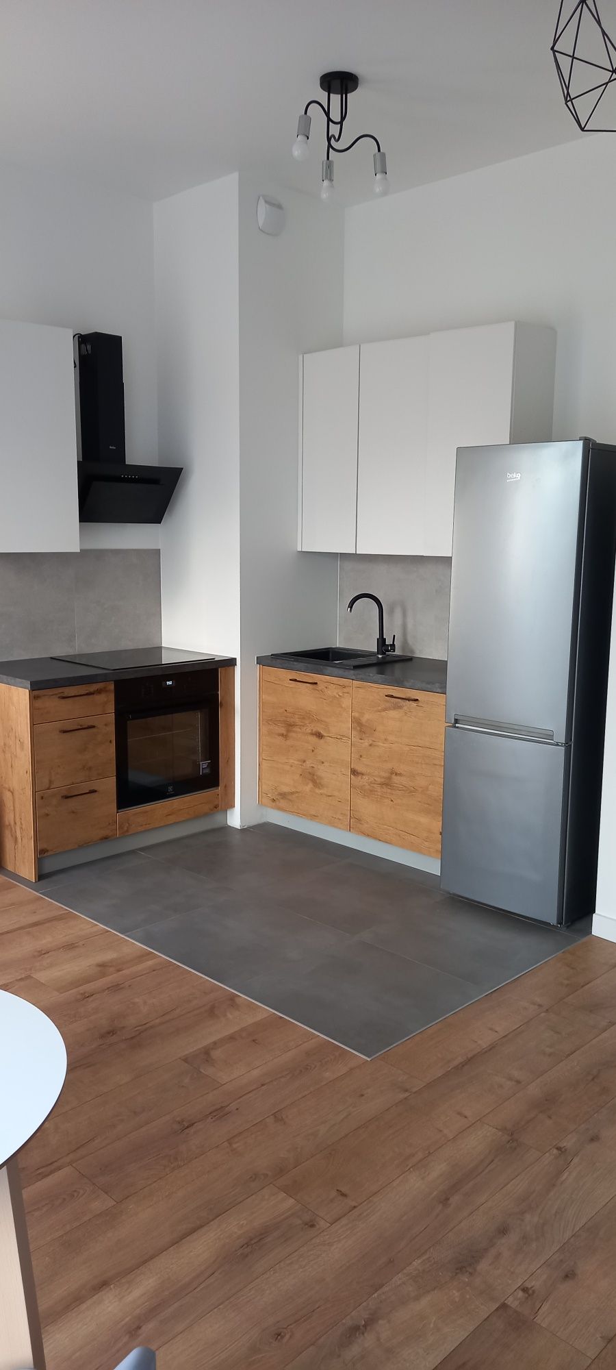 Modern Studio Apartment with Garden Near Metro