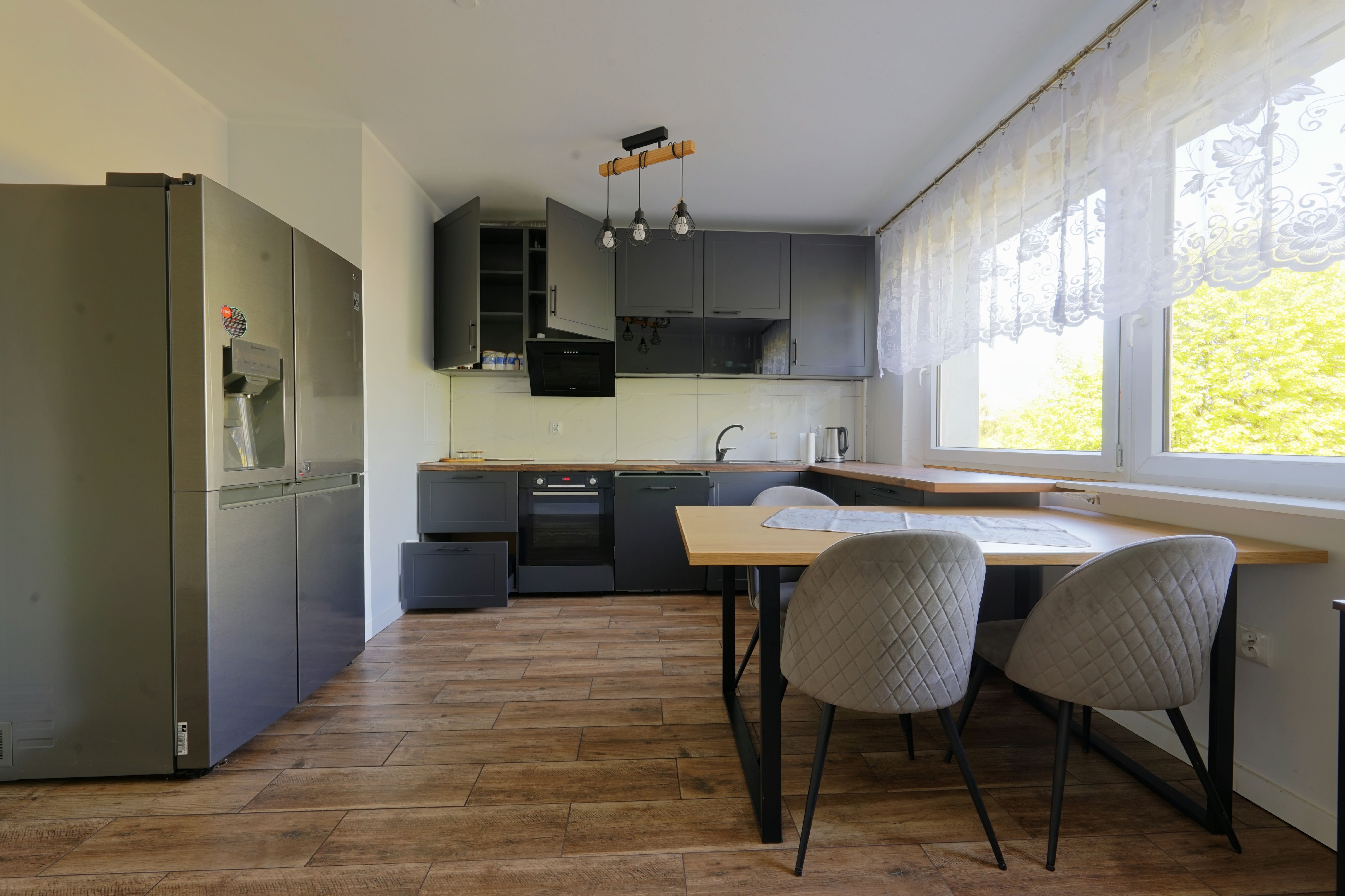 Comfortable 1-2 Person Room in Central Gdańsk with Balcony and Modern Amenities