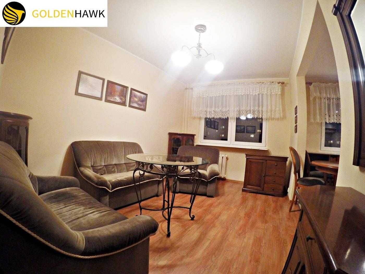 Жақын маңында паркі бар тыныс тұрғын ауданындағы 3 бөлмелі пәтер