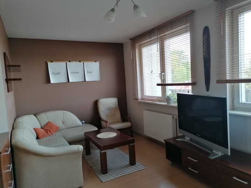 Modern 2-Bedroom Apartment Near Park with Parking