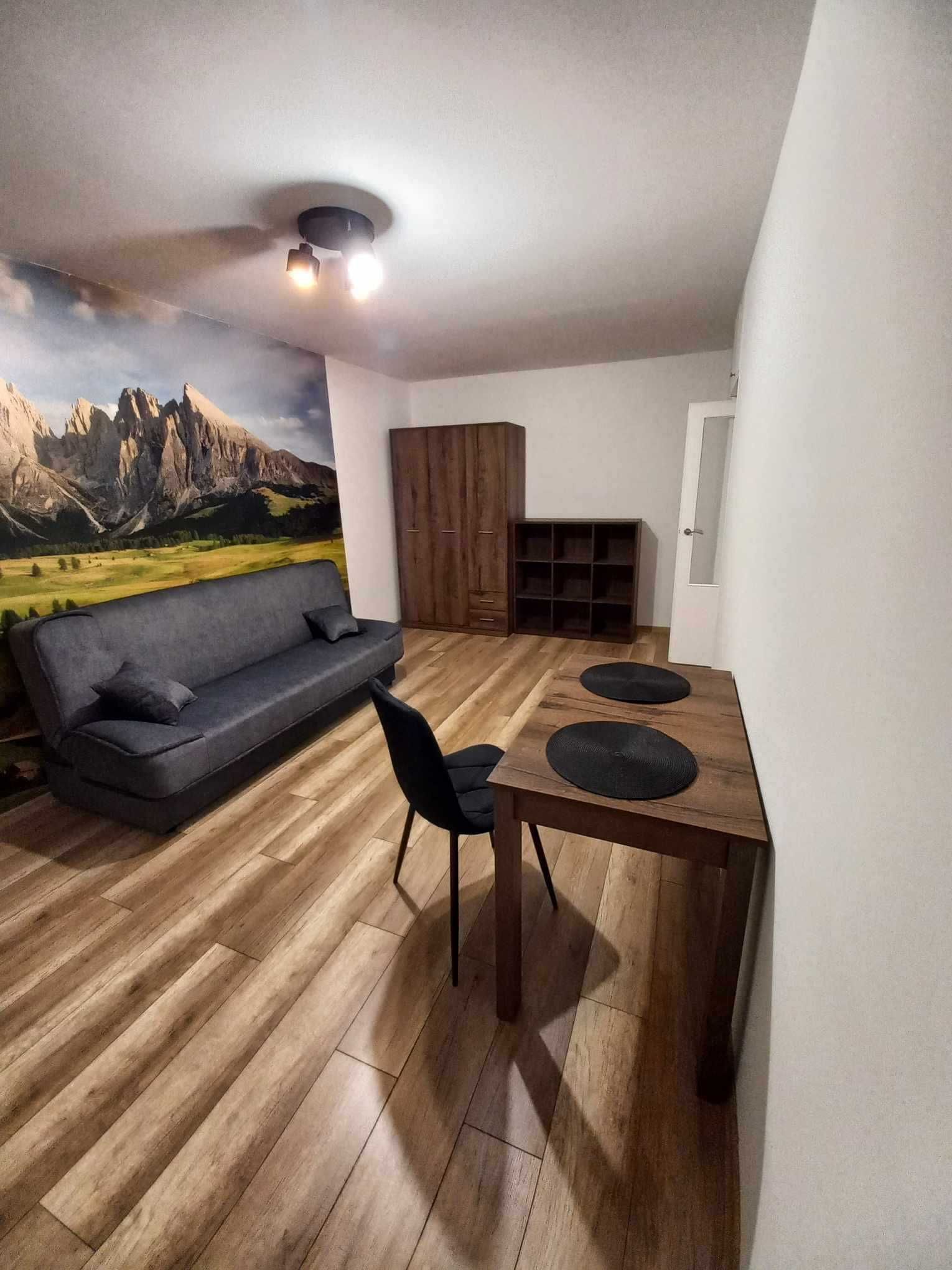Renovated Two-Bedroom Apartment with Modern Kitchen