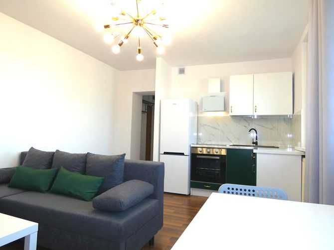 Spacious 35.5m² Apartment with Parking at Zwrotniczej 11E