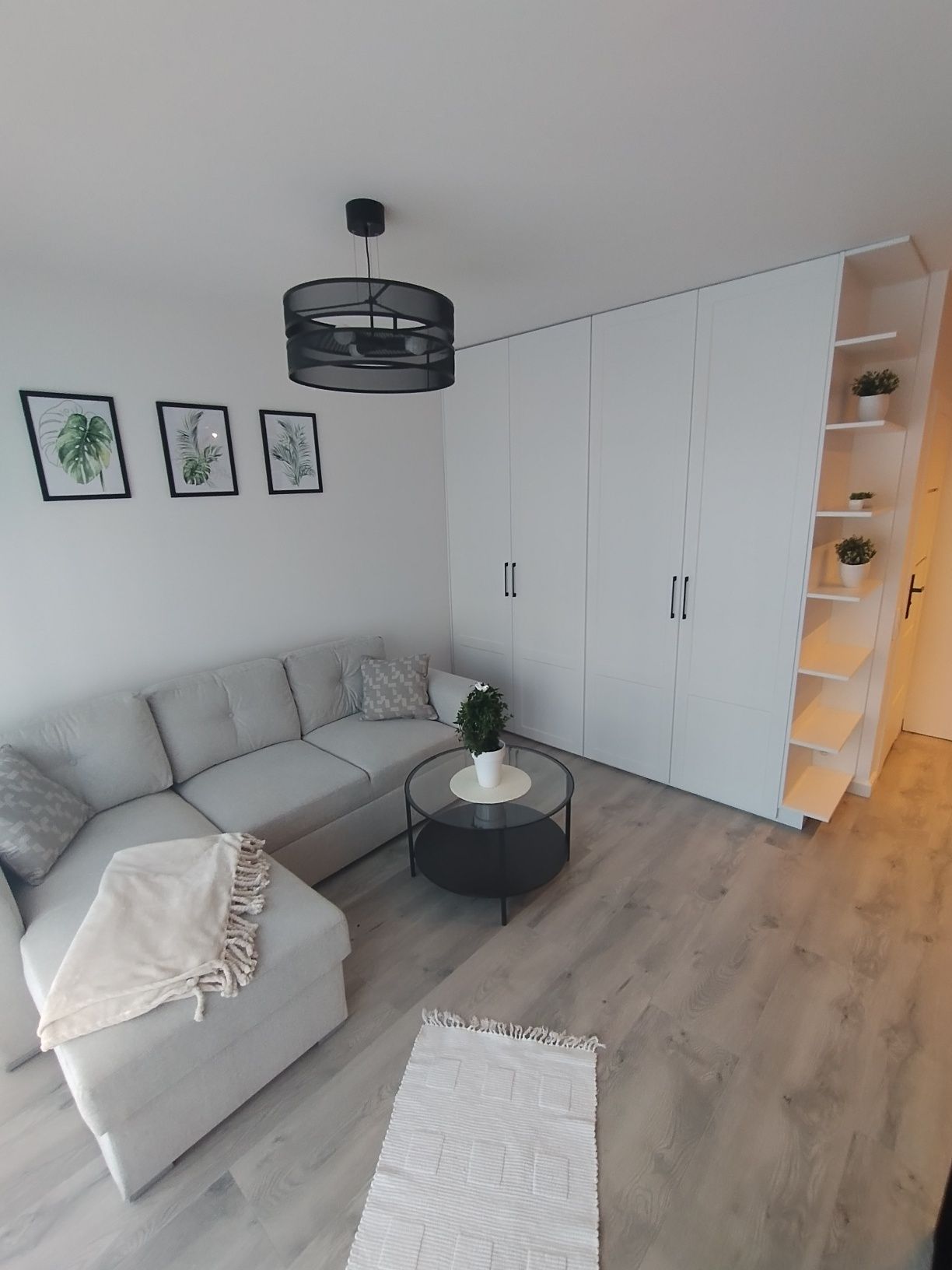 Modern 2-Bedroom Apartment Near Beach with Garden
