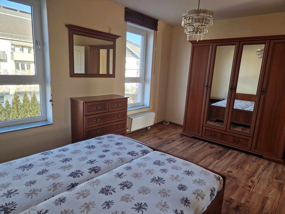 Modern 2-Bed Apartment Near Park with Balcony
