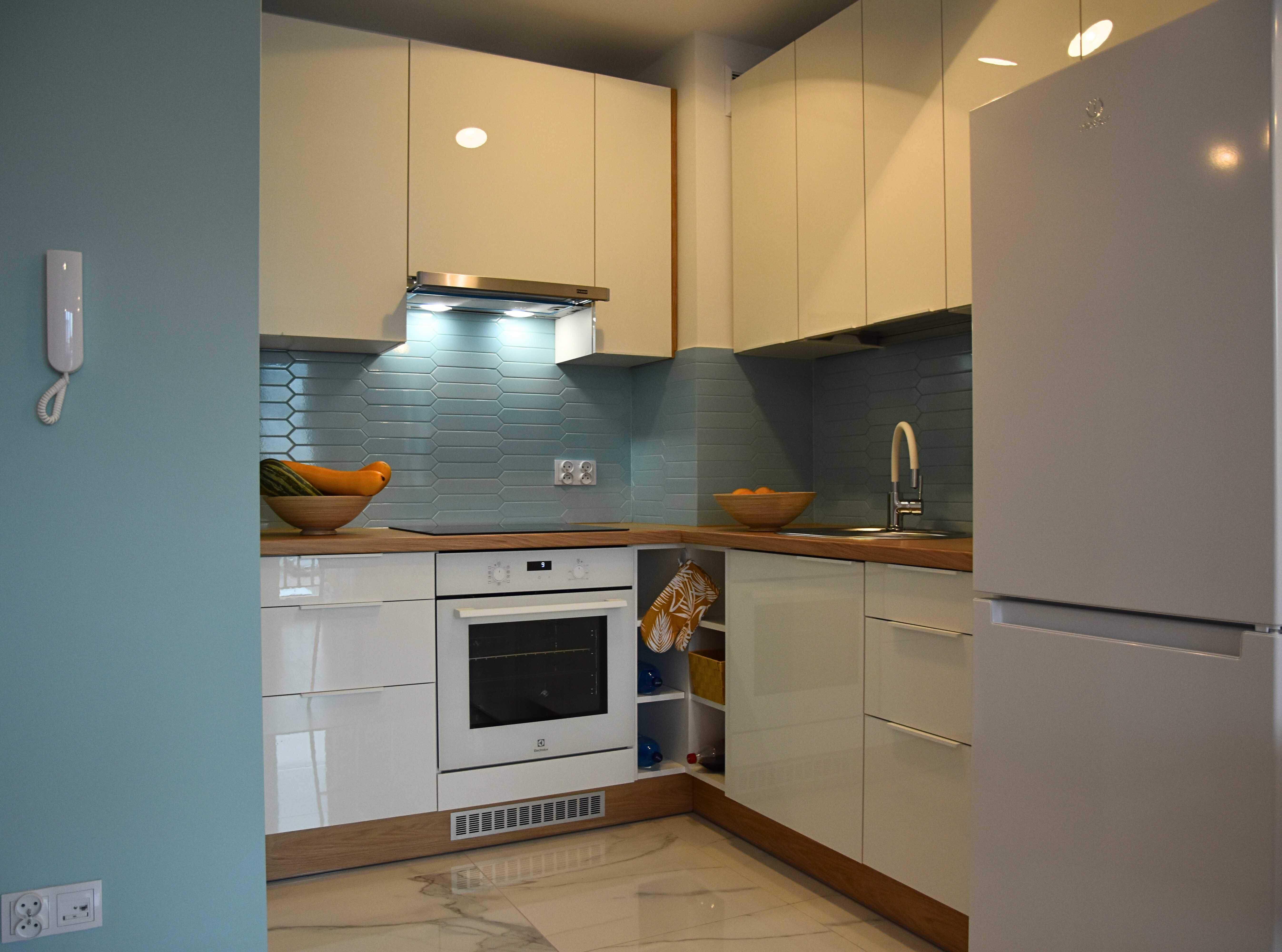 Modern 2-Room Apartment with Balcony and Parking