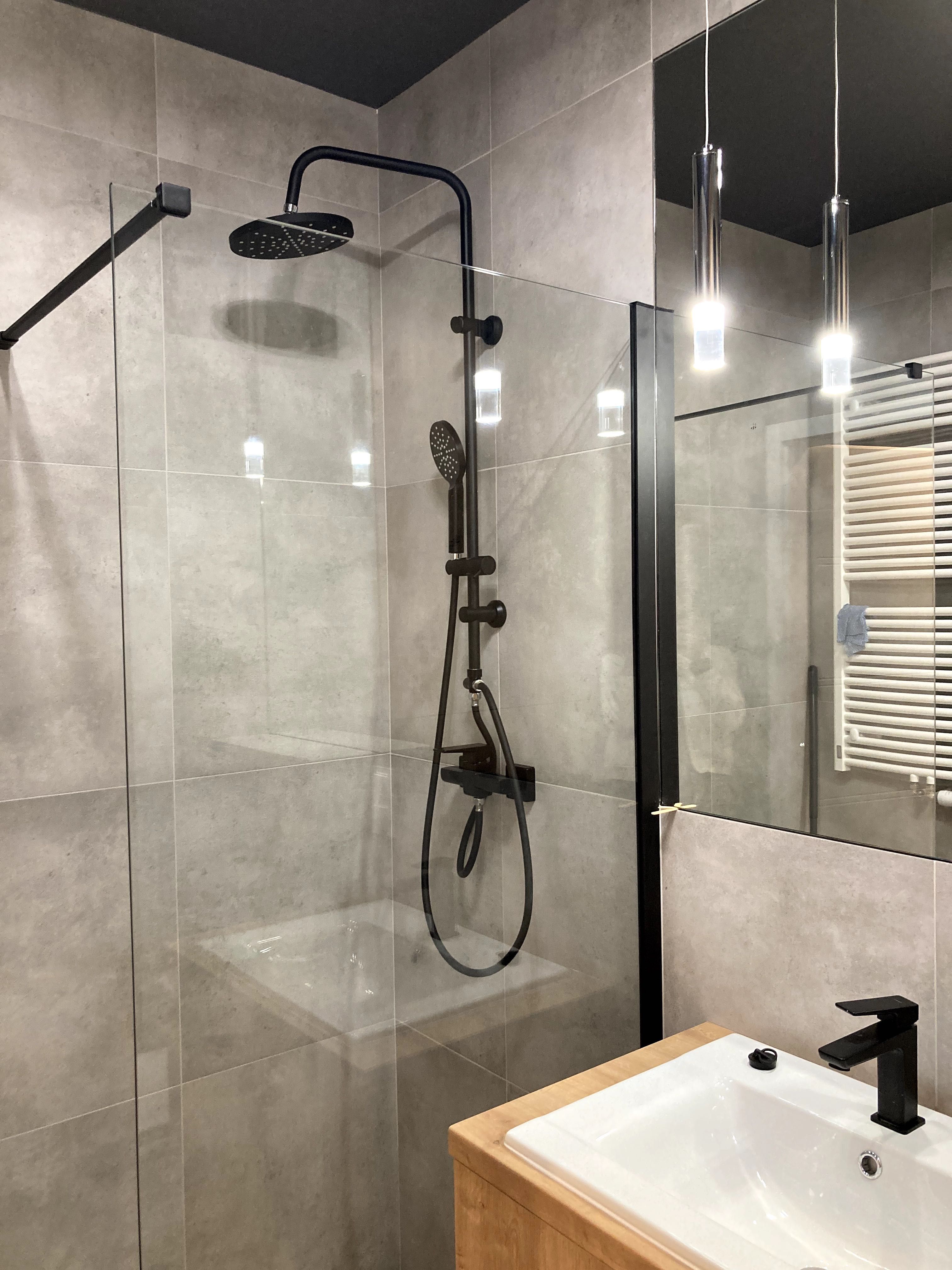 Modern 2-Bedroom Apartment with Parking in Kowale