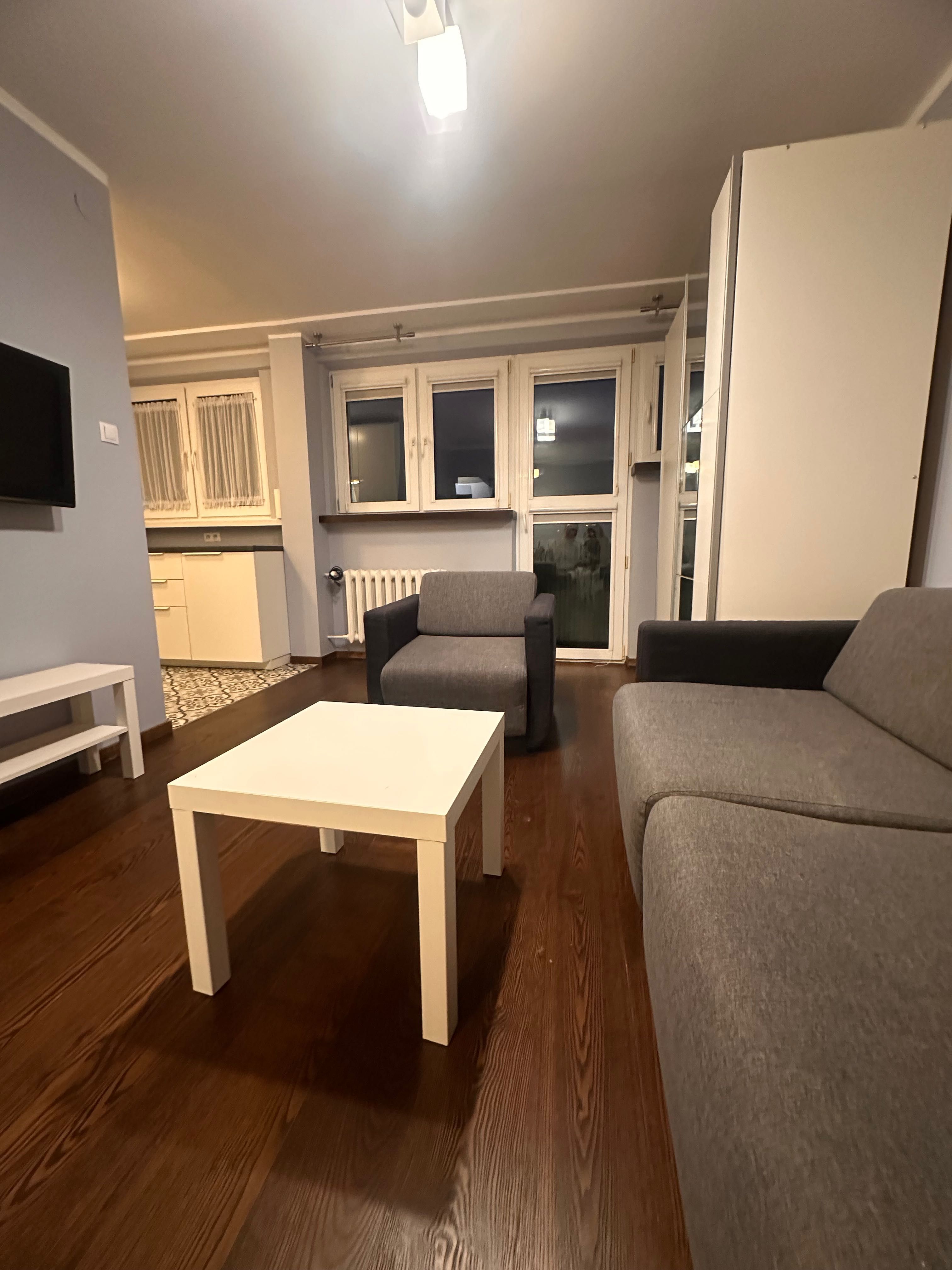 Modern Studio Near Metro with Designer Kitchen