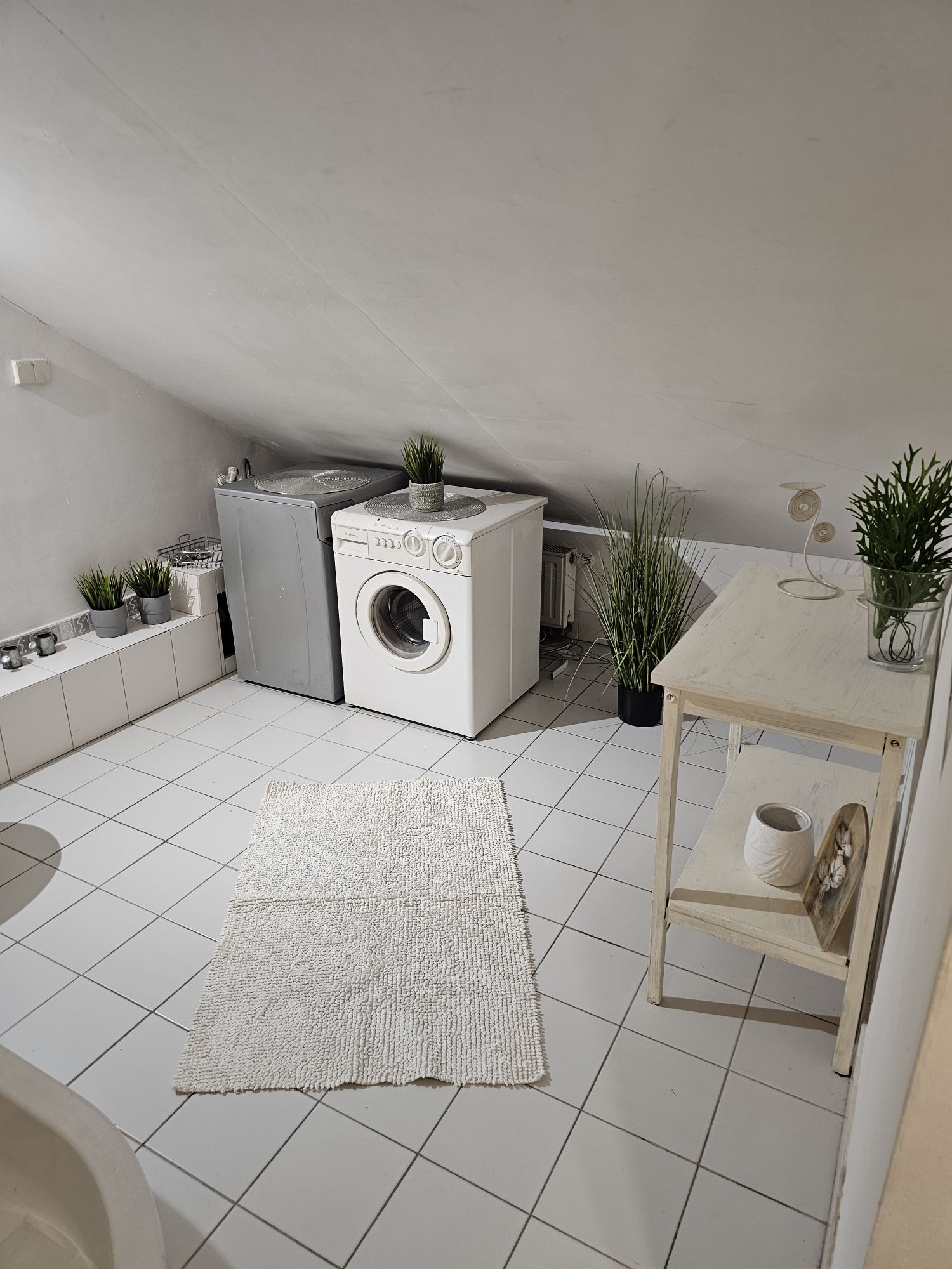 Cozy Attic Studio with Mountain View