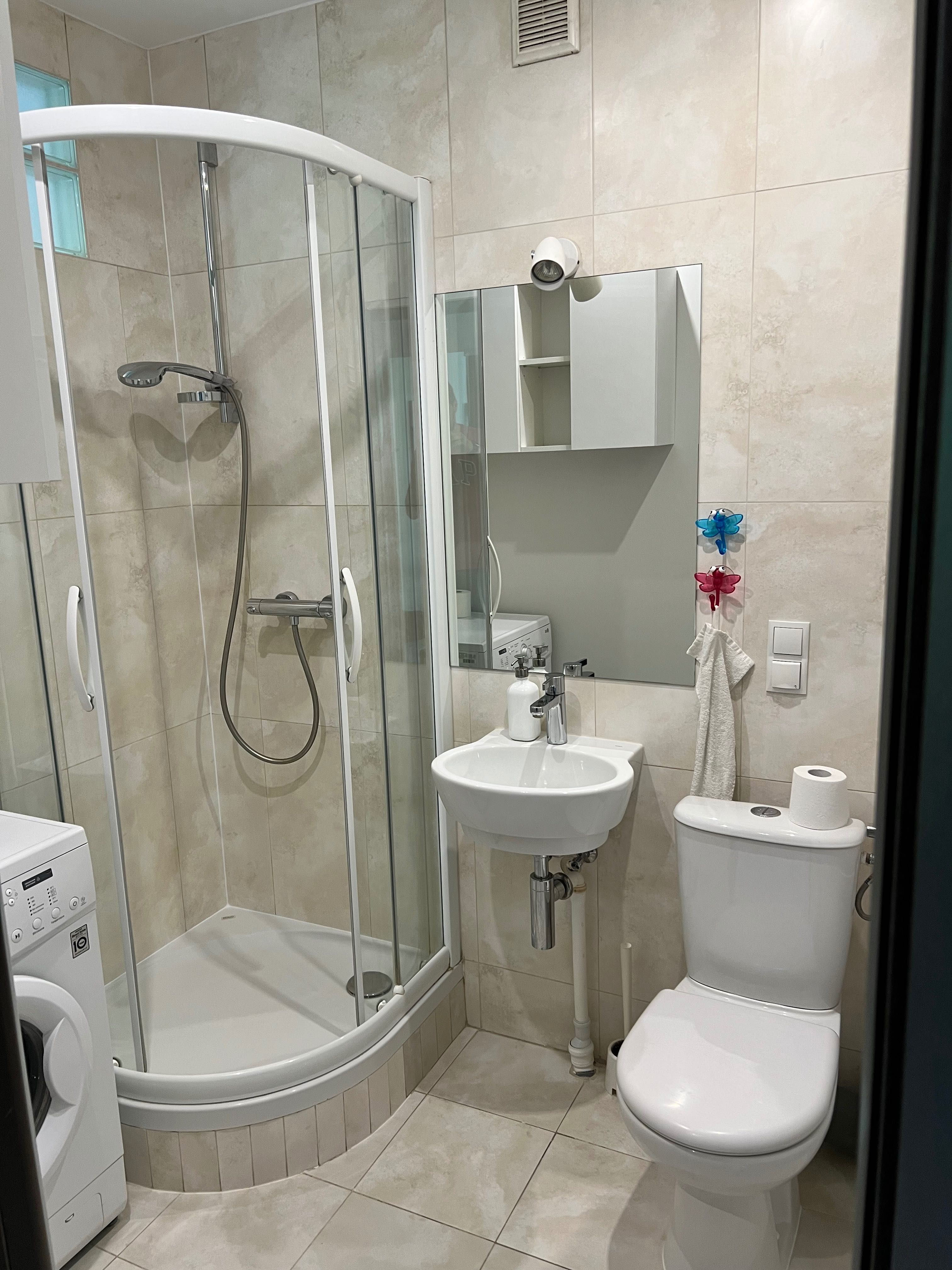 Modern Studio Near Medical University with Park View