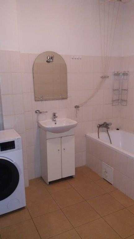 Two-Room Apartment in Chełmońskiego, Kraków with Garage Parking