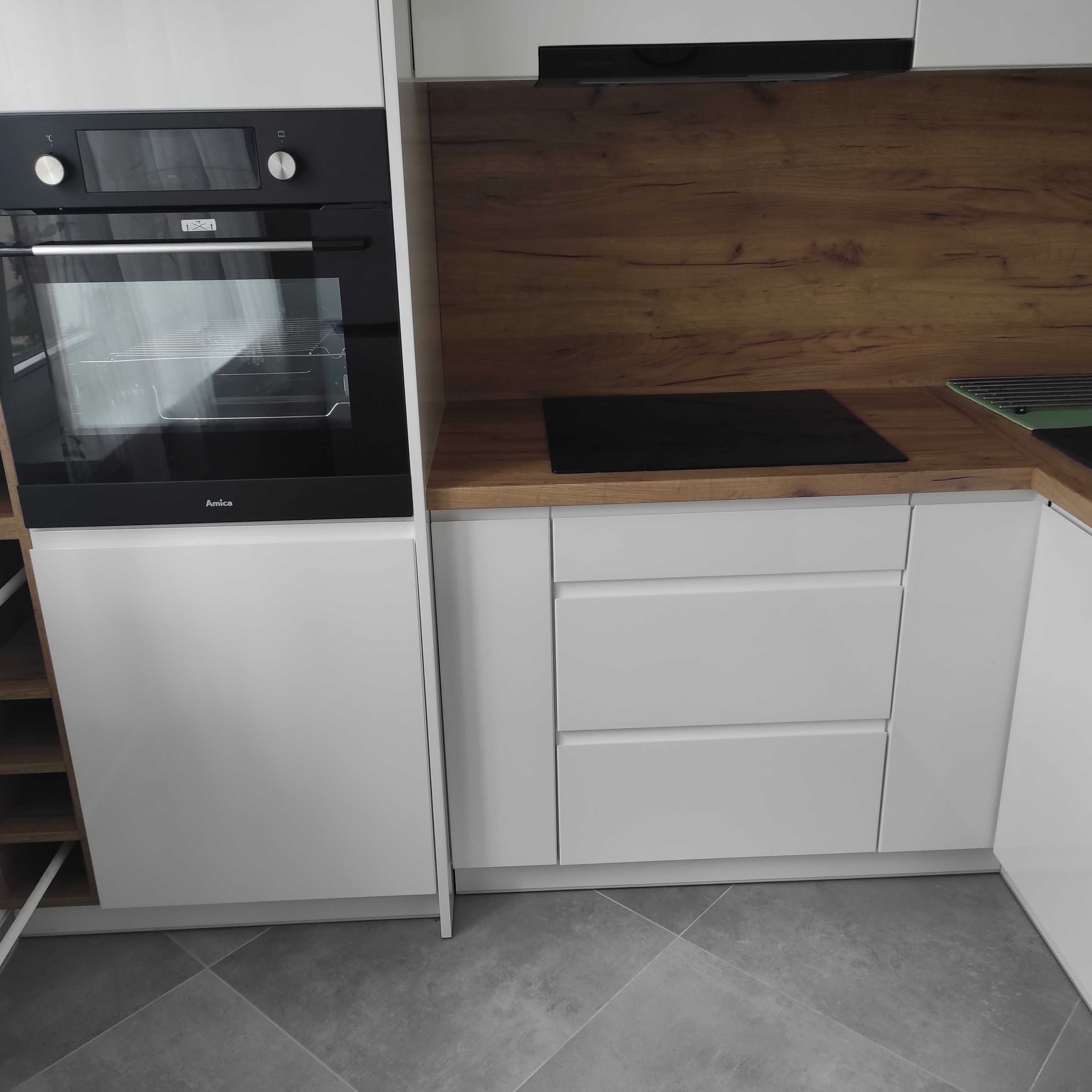Modern 1-bedroom apartment with separate kitchen and balcony