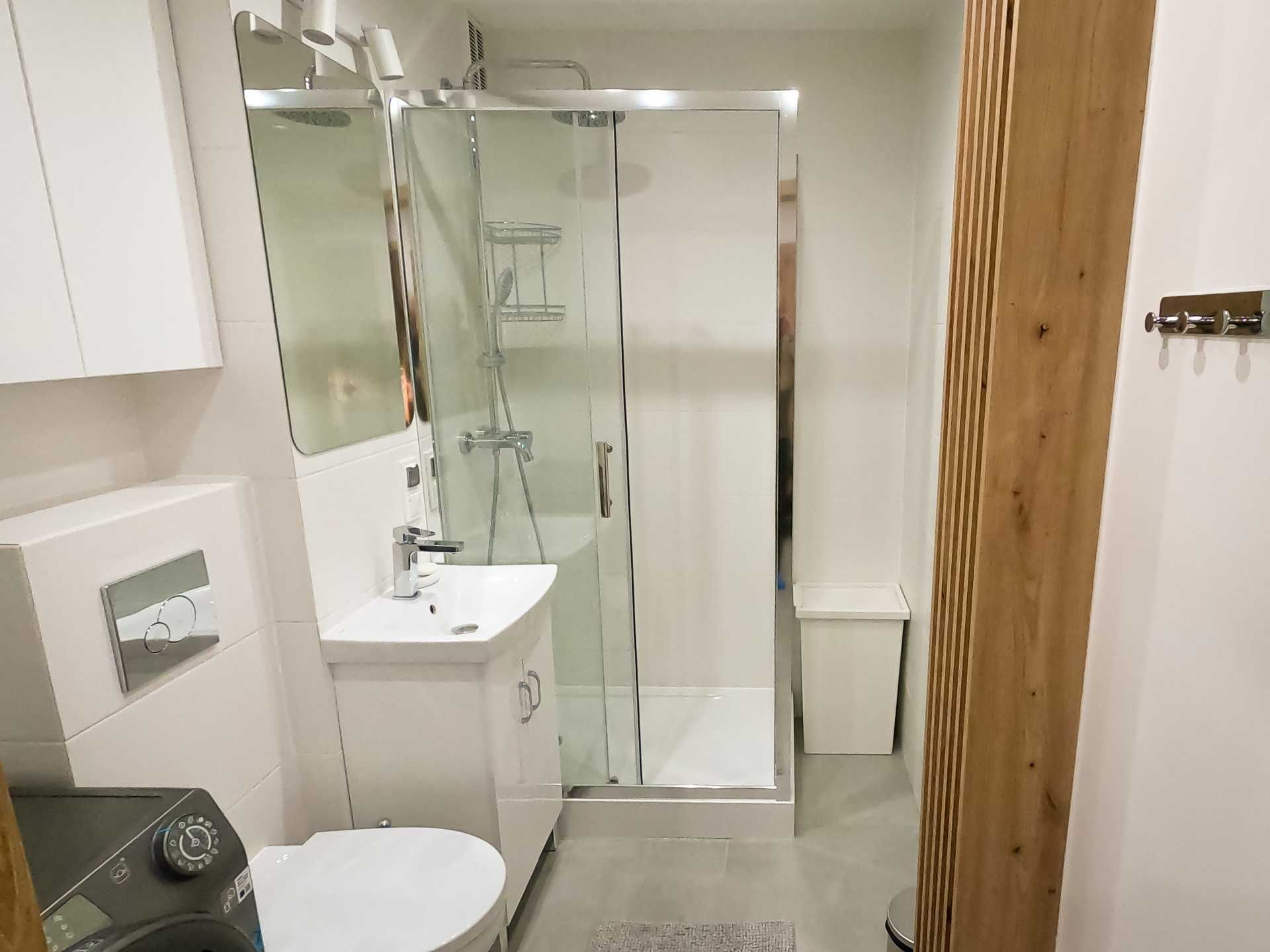 Modern 2-Bedroom Apartment with Elevator Near Park