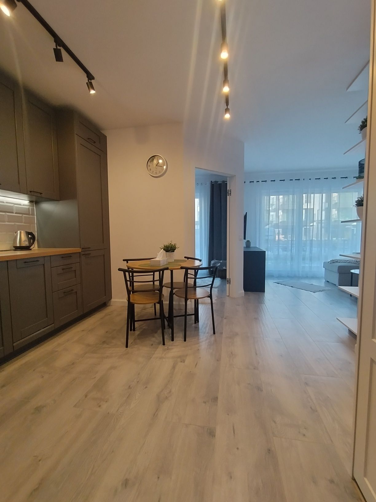 Modern 2-Bedroom Apartment Near Beach with Garden