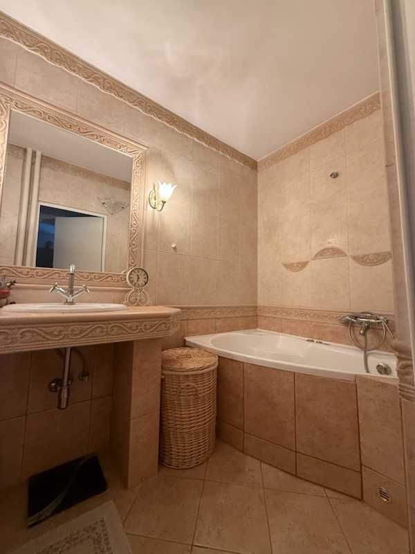 4-Room Apartment near Kaufland, Tramway, and Żurawiniec Reserve