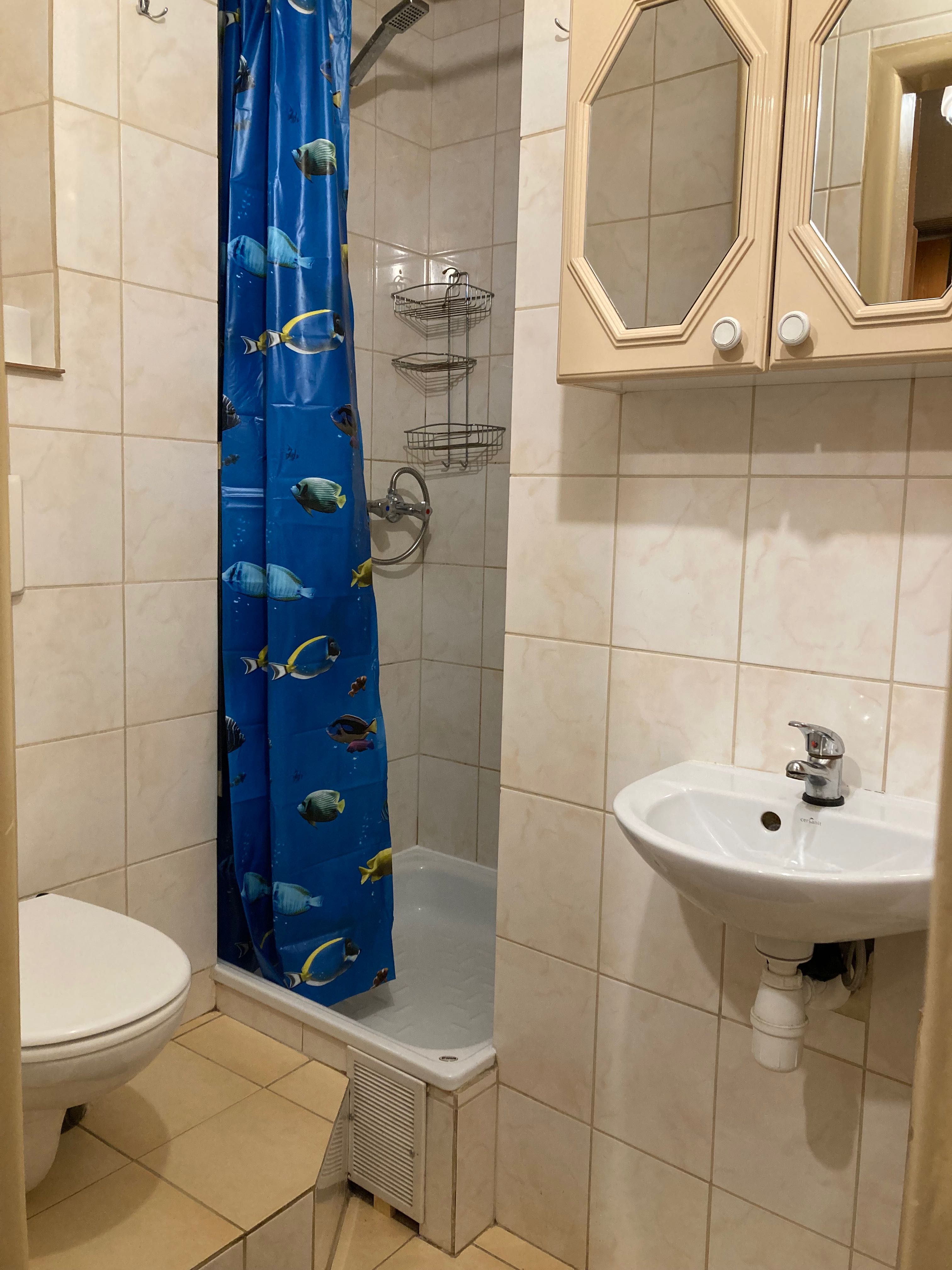 Sunny Studio Near Bus Stops with Gas Heating