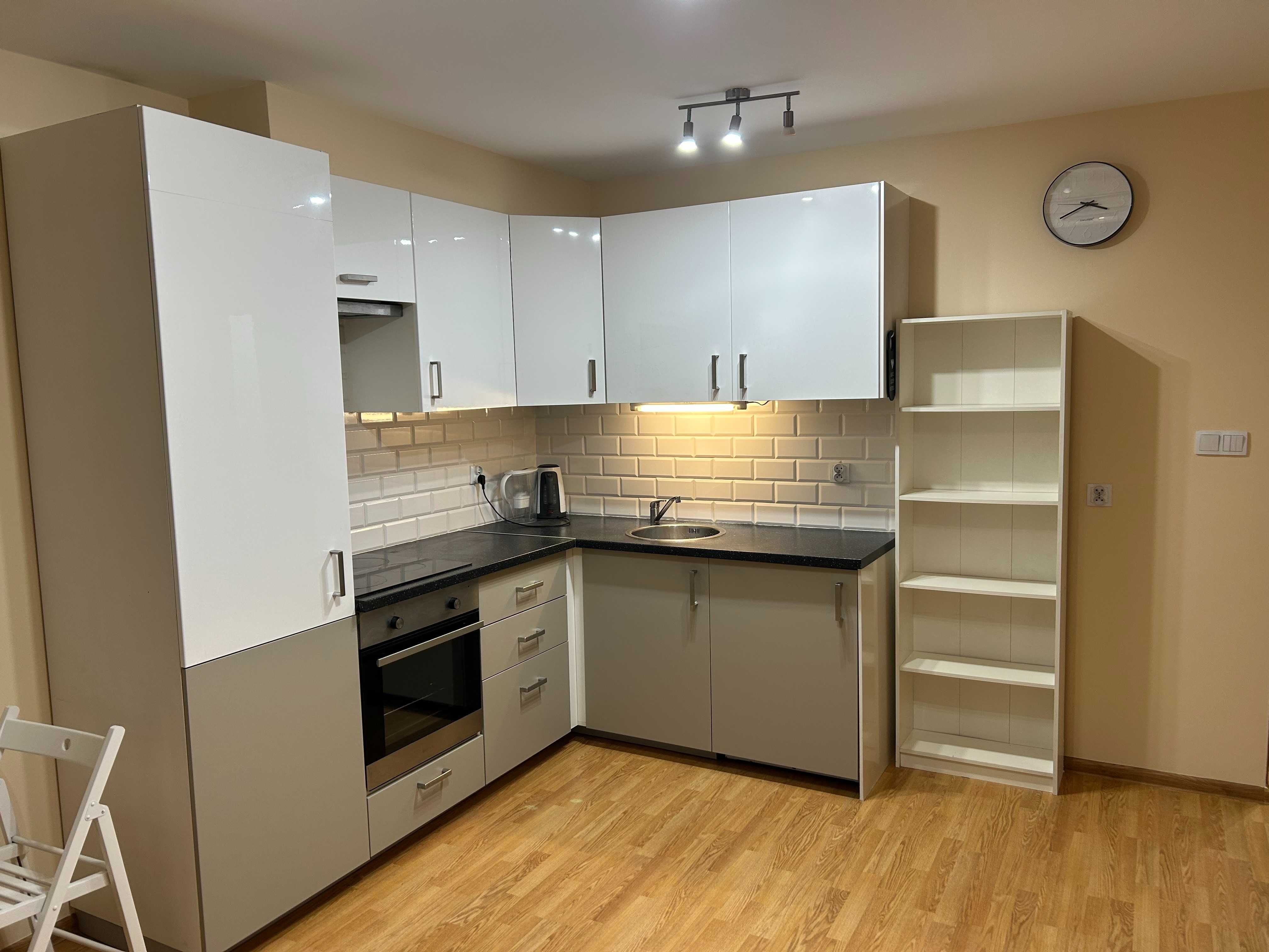 Modern Studio Apartment with Parking Near Okulickiego
