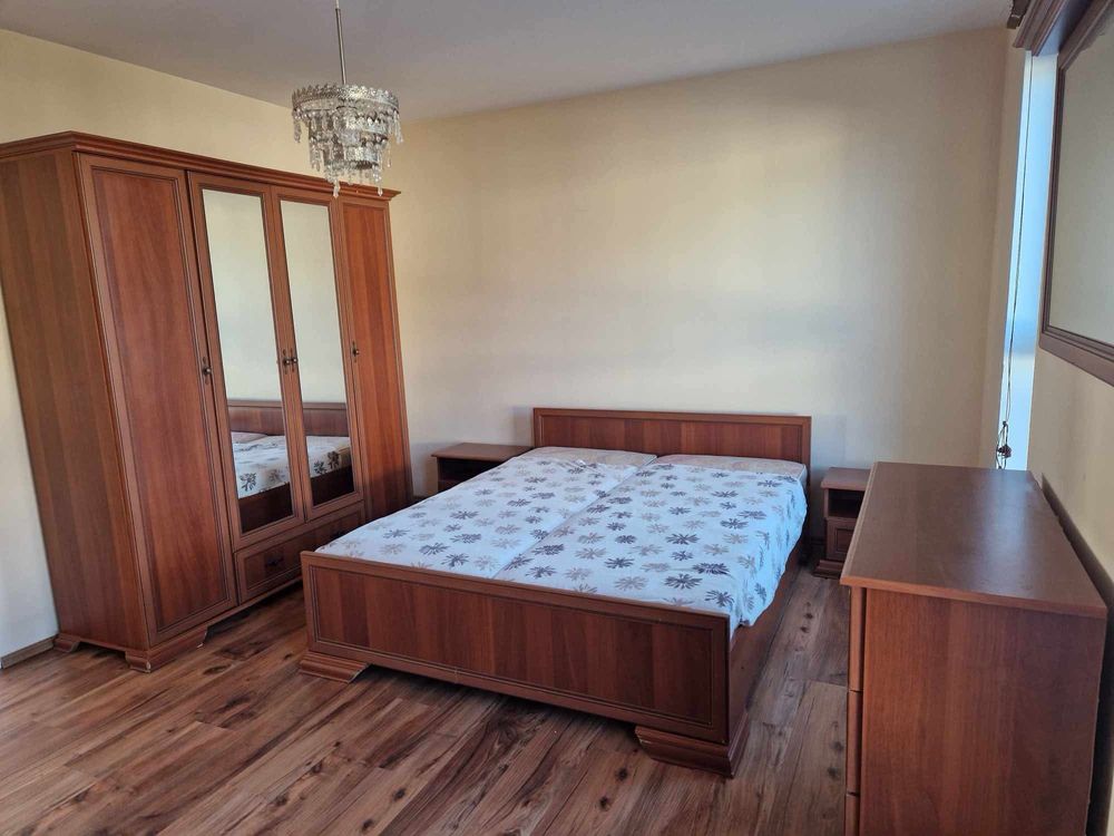 Modern 2-Bed Apartment Near Park with Balcony