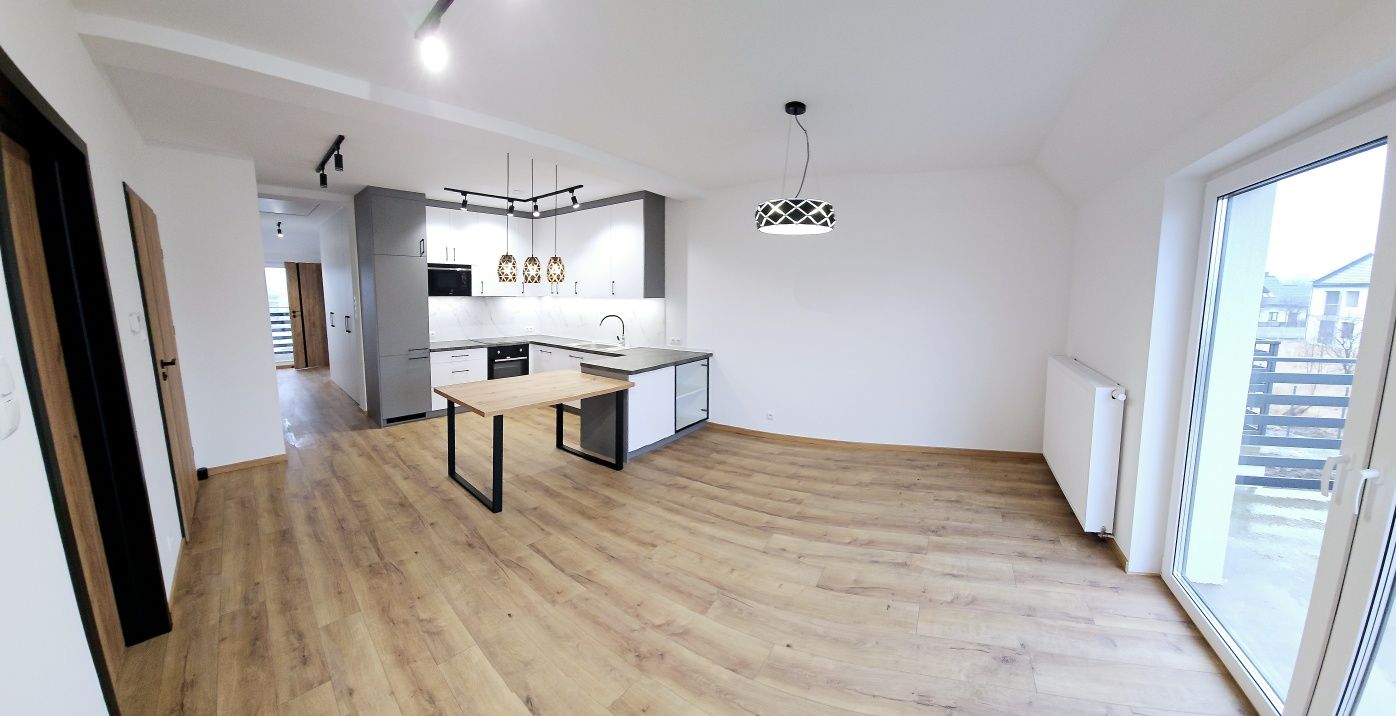 Modern 3-Bedroom Apartment with Kitchen and Balcony