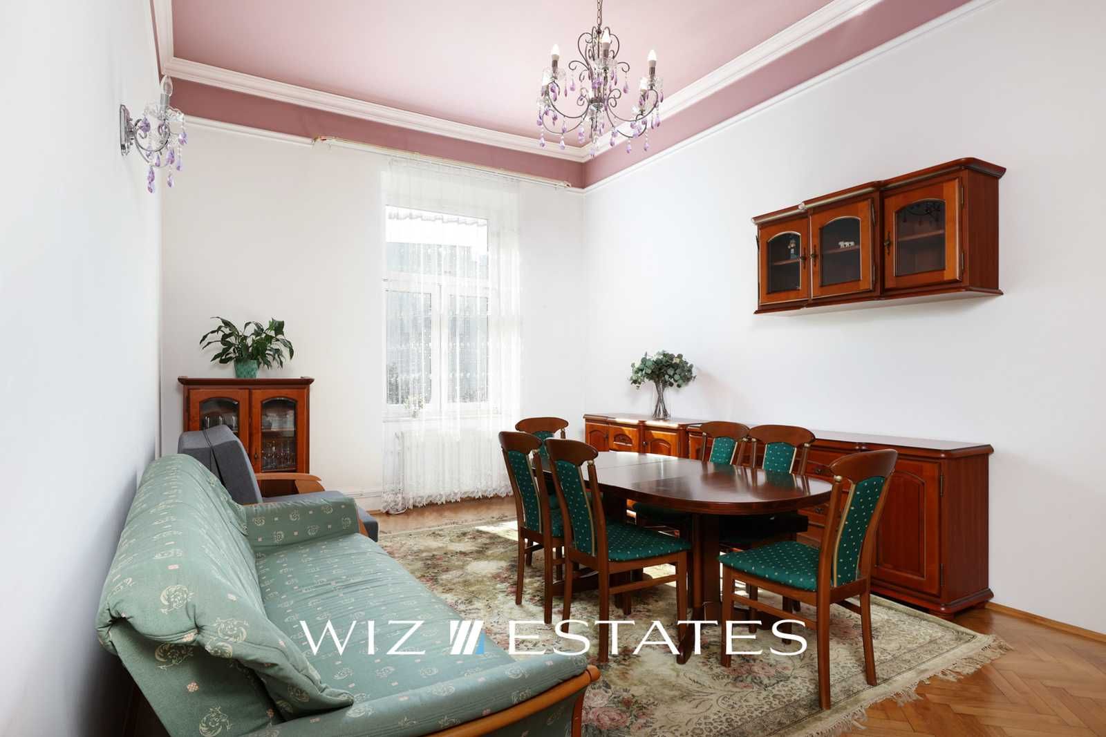 Cozy 2-Room Apartment in Old Town Center with Separate Kitchen