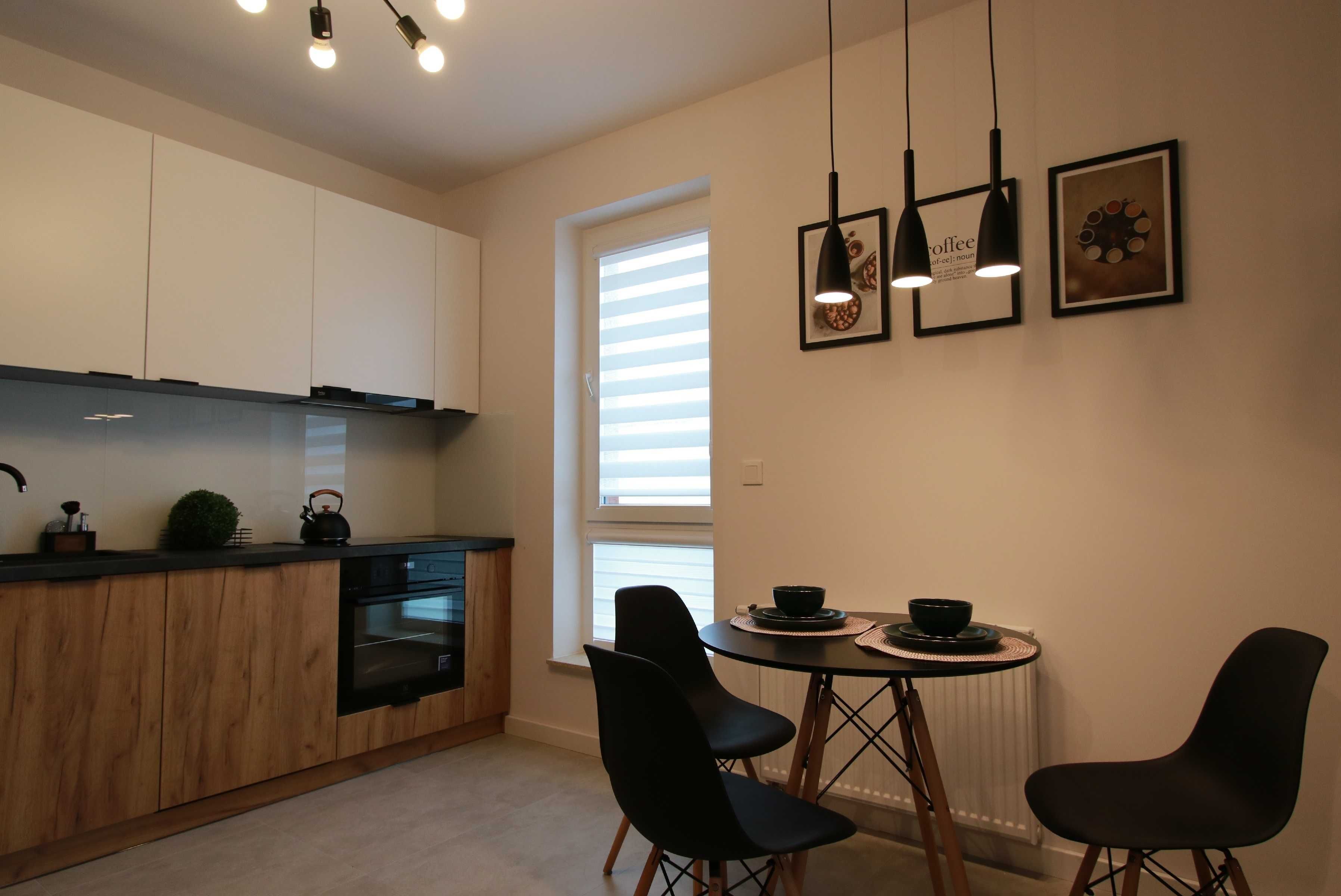 Spacious 3-Room Apartment Near City Center and Park Lotników