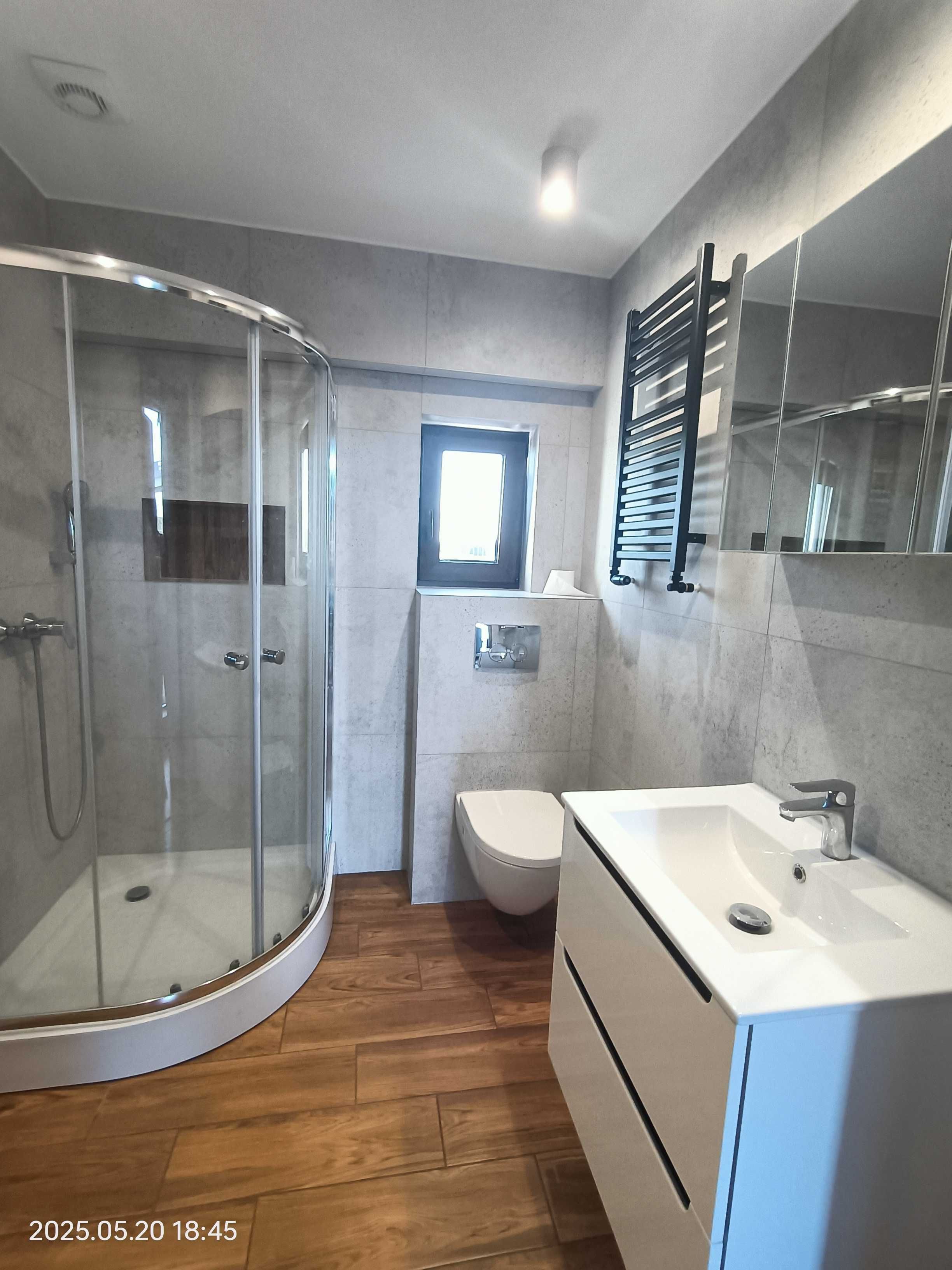 New, elegant 3-room apartment near city center with modern amenities